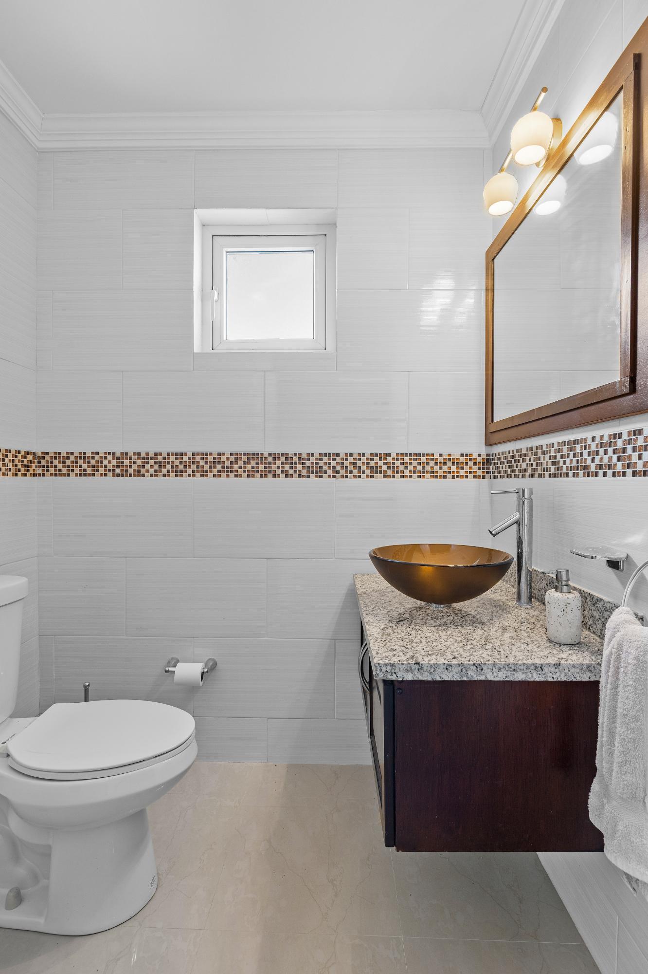 5 BEDROOM 4.5 BATH HOUSE