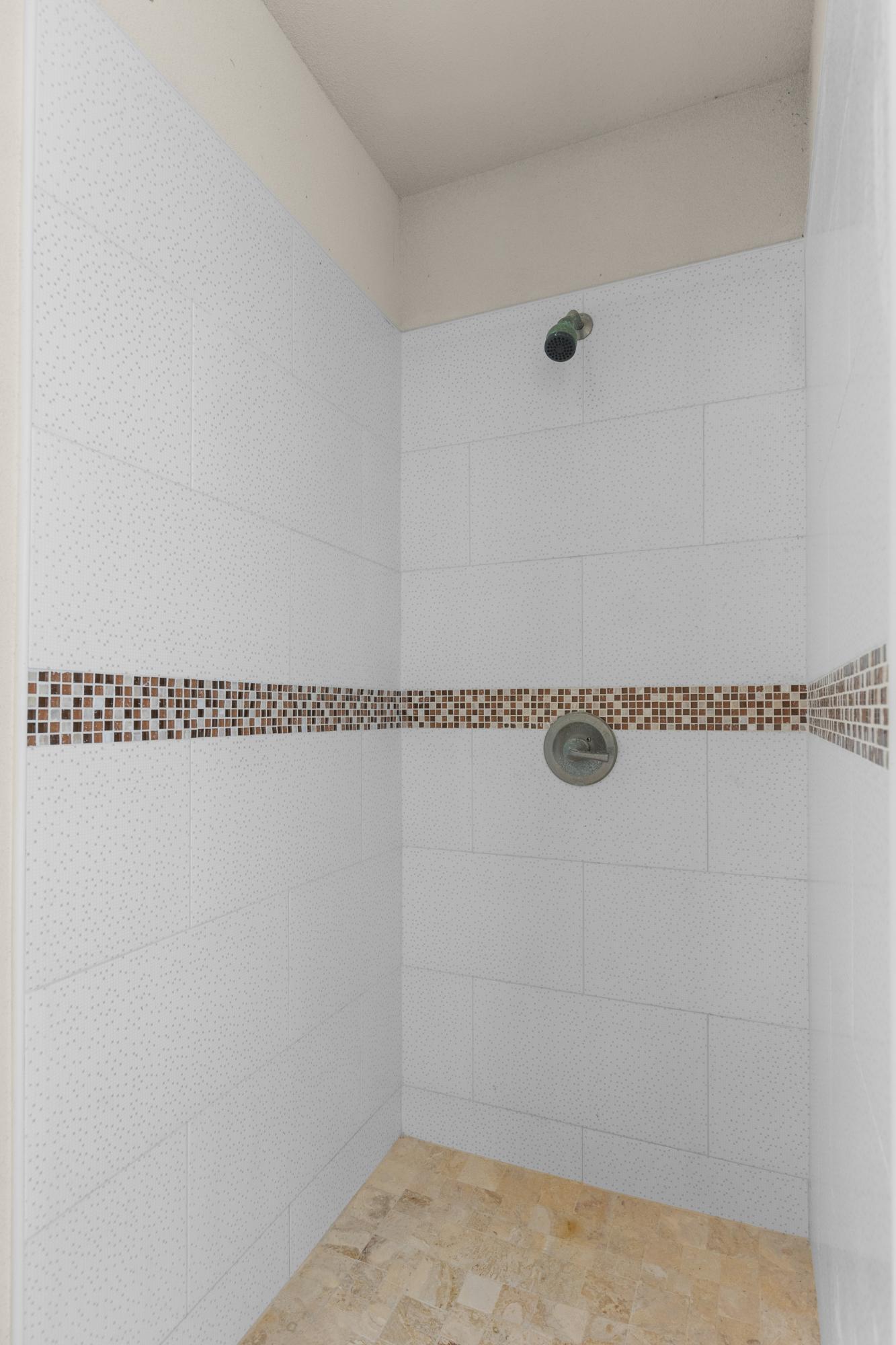 5 BEDROOM 4.5 BATH HOUSE