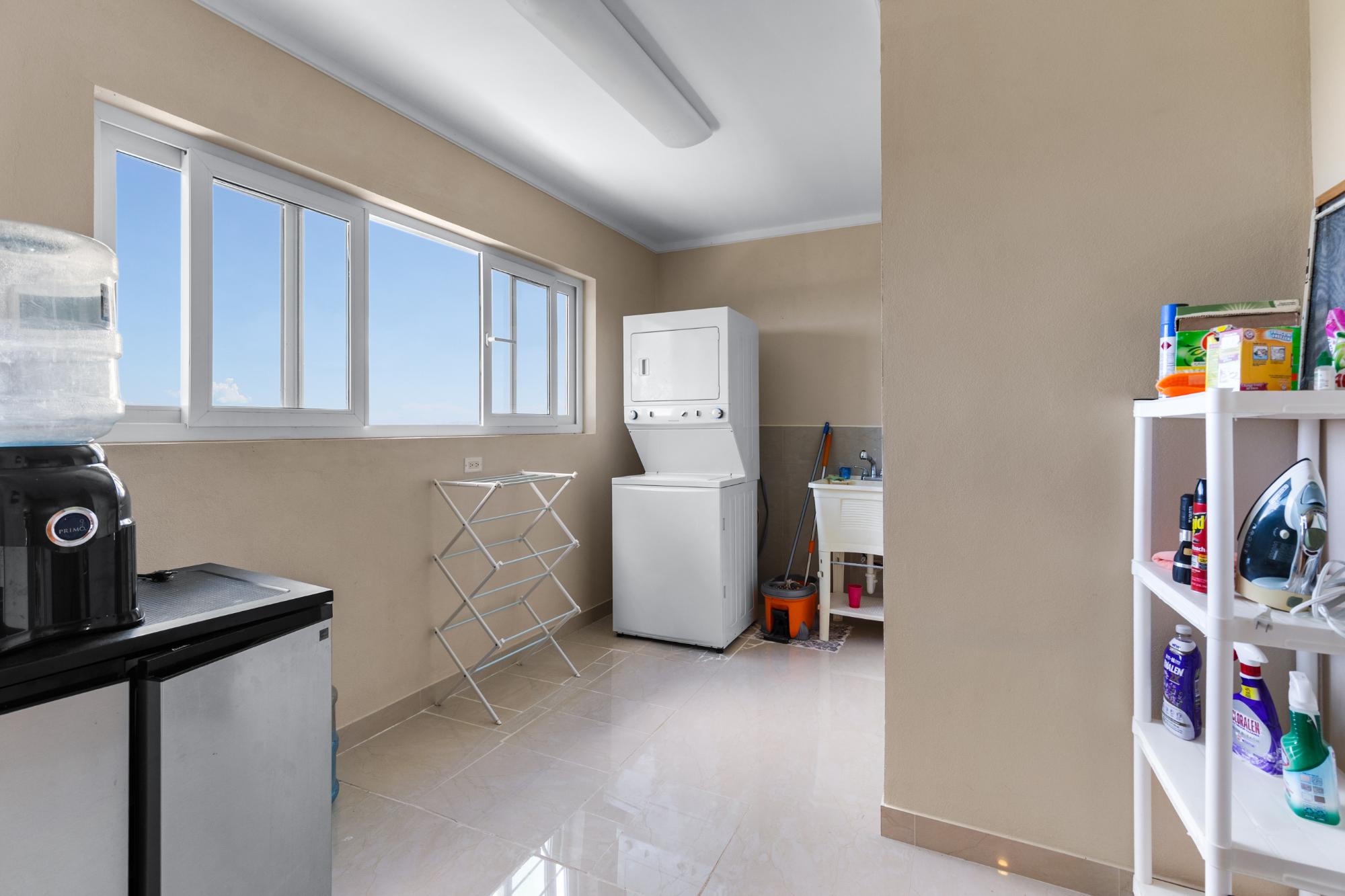 5 BEDROOM 4.5 BATH HOUSE