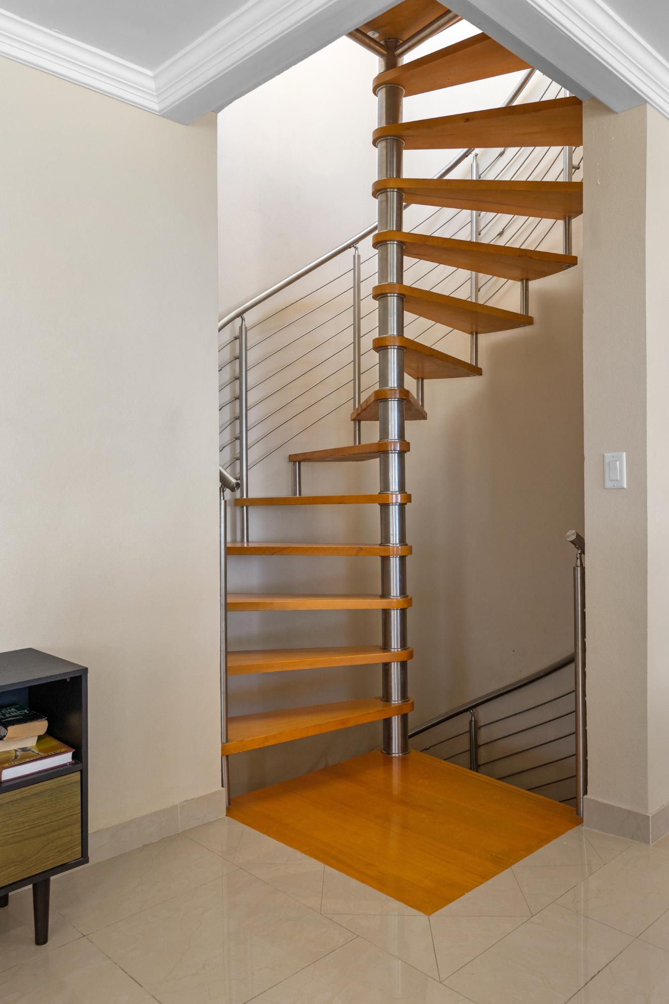 5 BEDROOM 4.5 BATH HOUSE