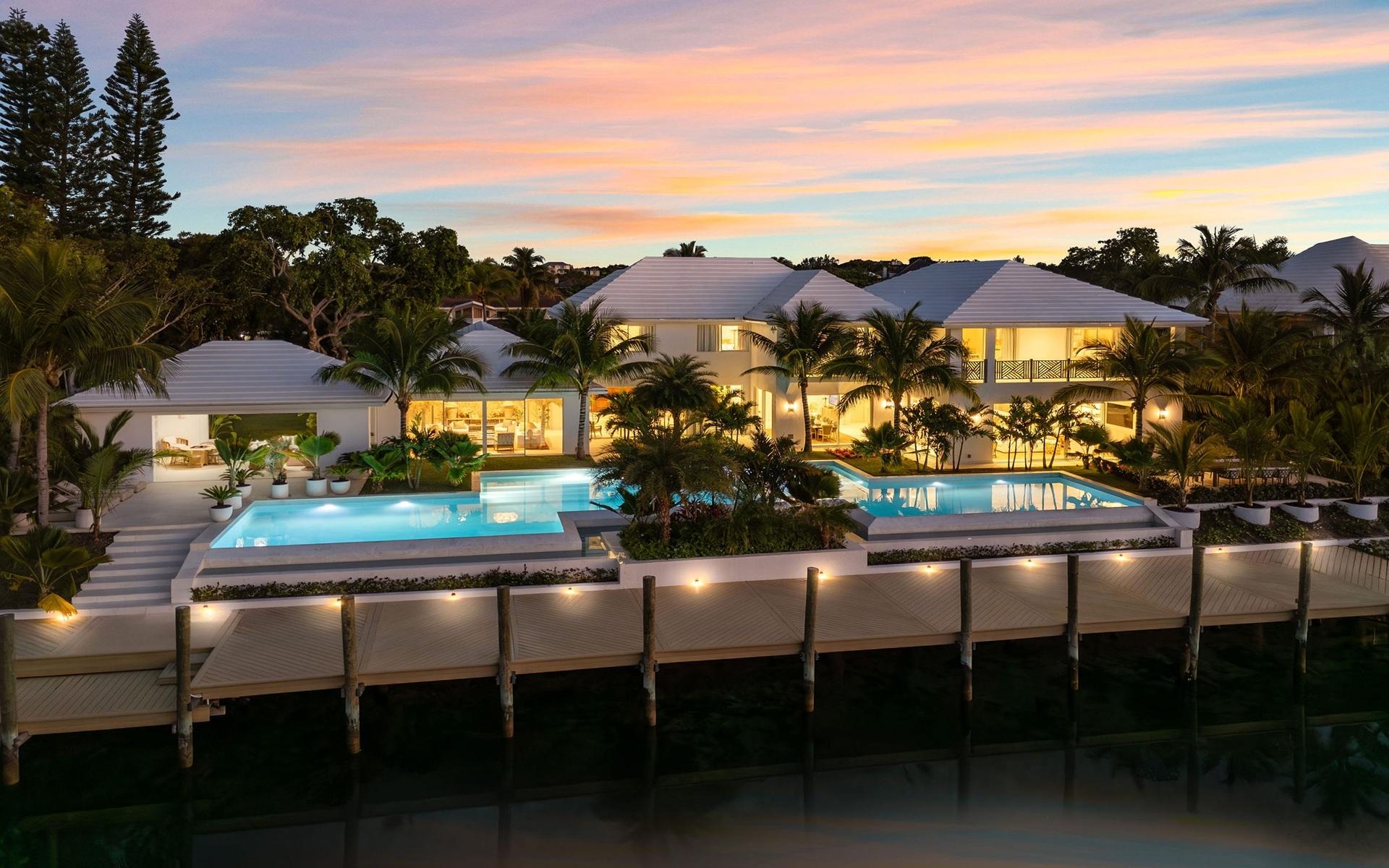 MANSION IN LYFORD CAY