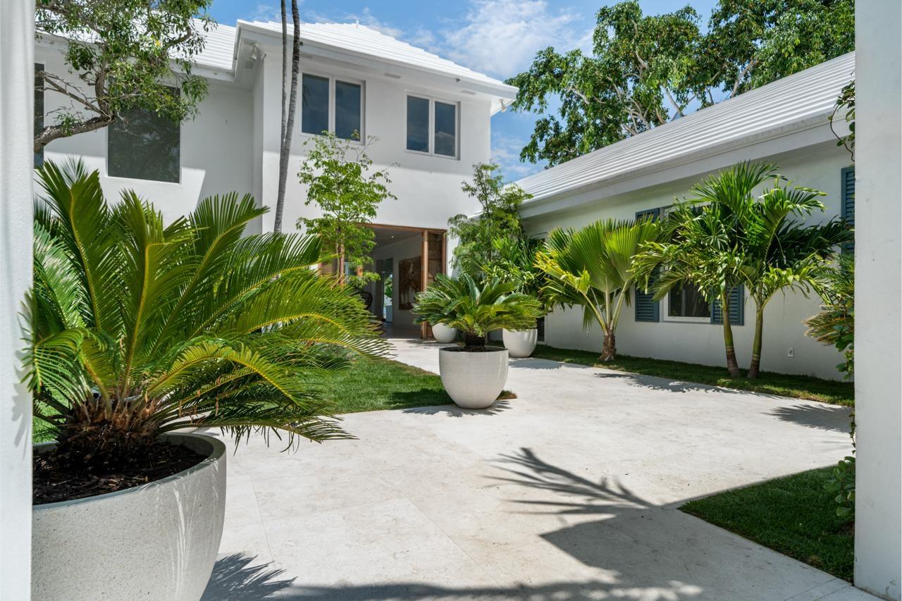 MANSION IN LYFORD CAY