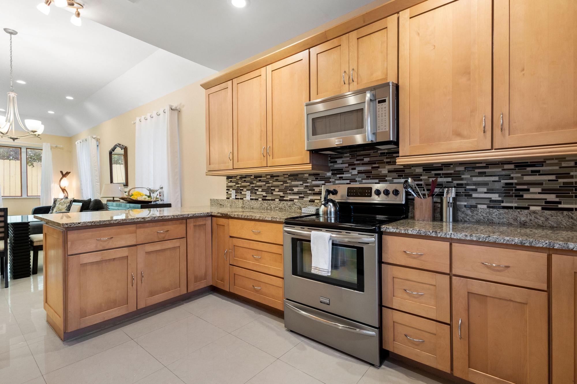 4 DUNMORE CT  SOUTH OCEAN