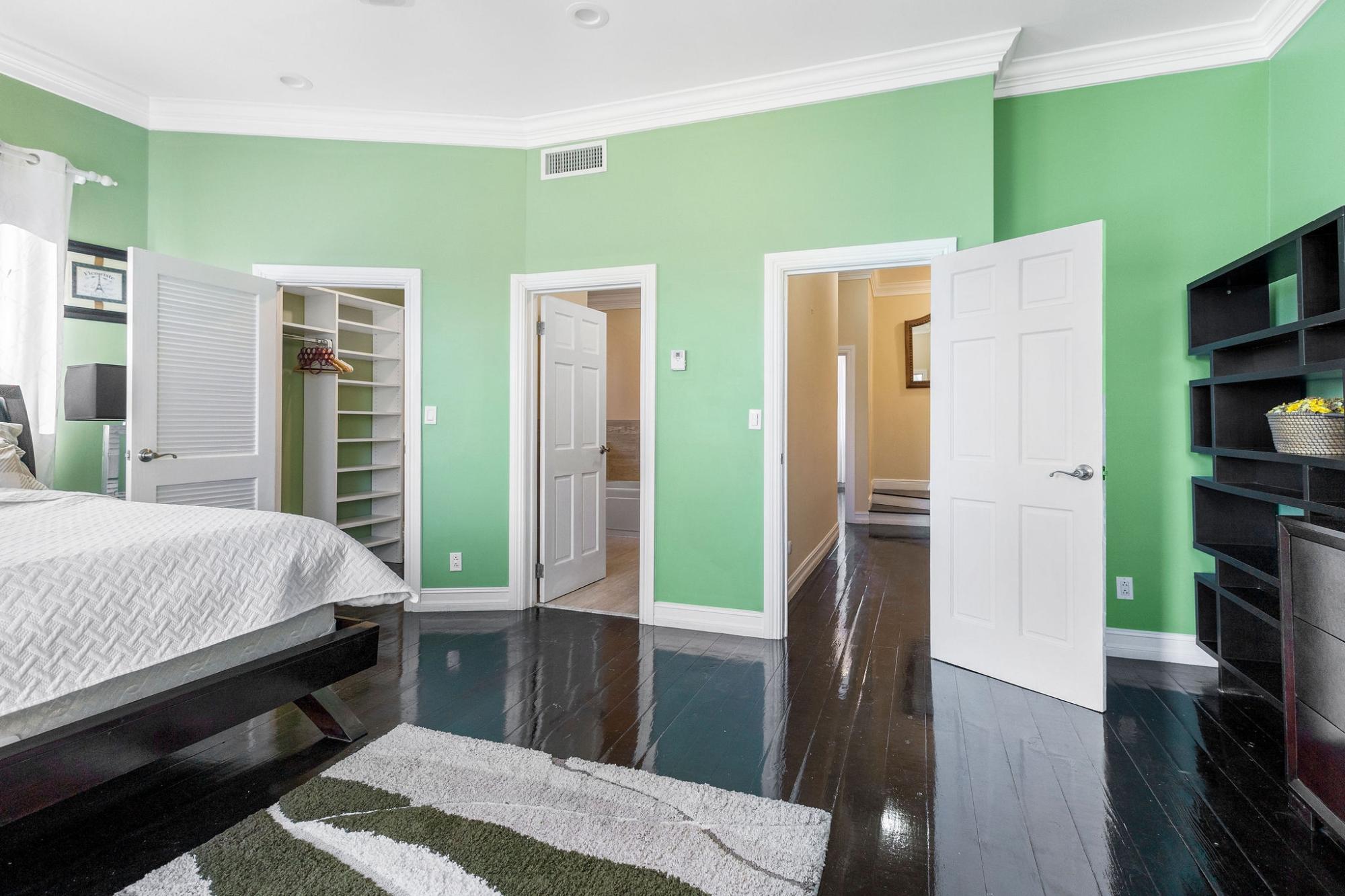 4 DUNMORE CT  SOUTH OCEAN