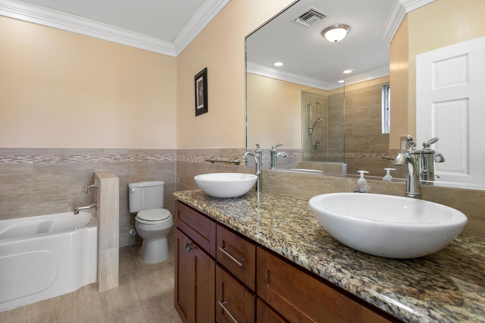 4 DUNMORE CT  SOUTH OCEAN