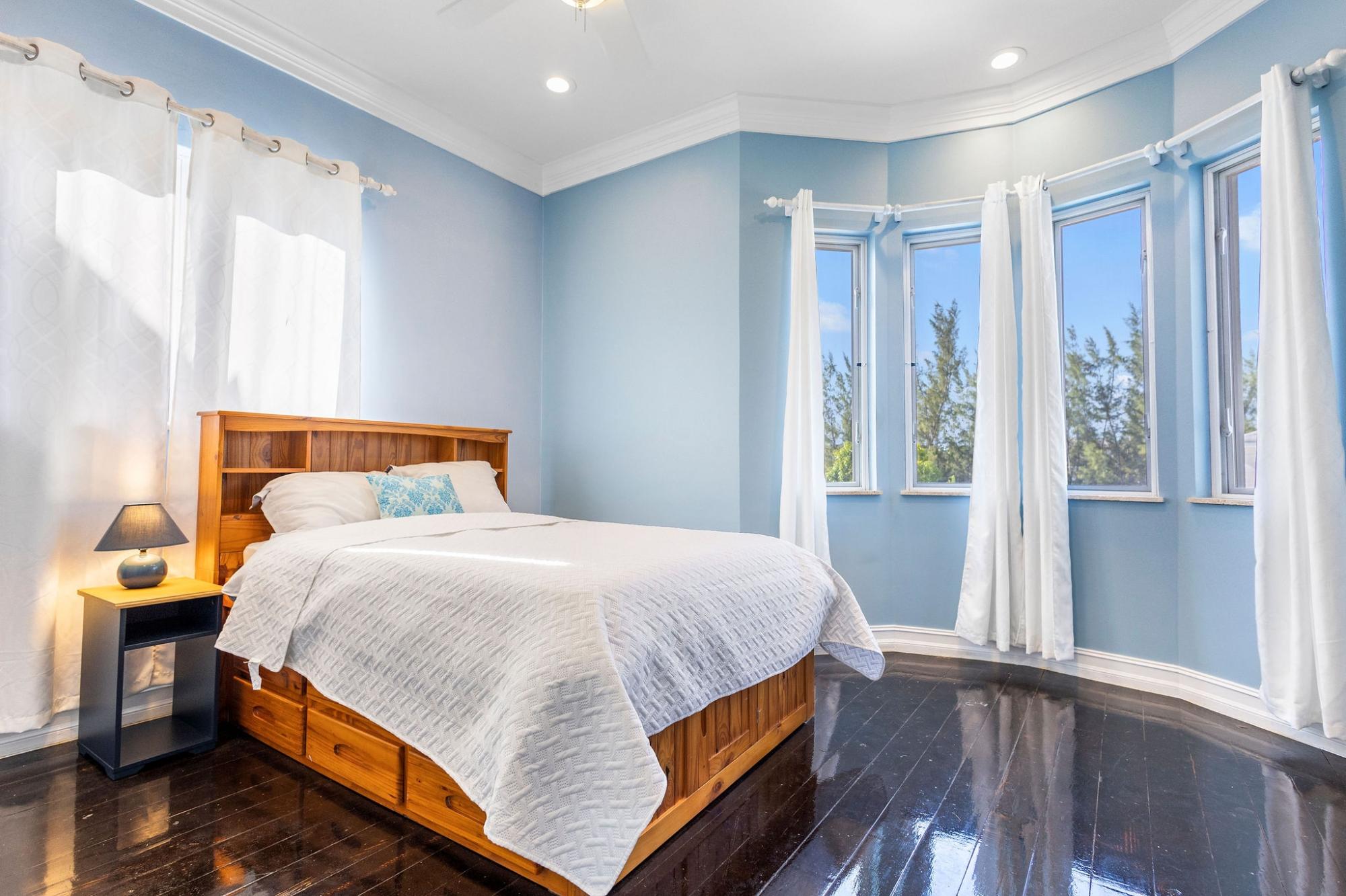 4 DUNMORE CT  SOUTH OCEAN