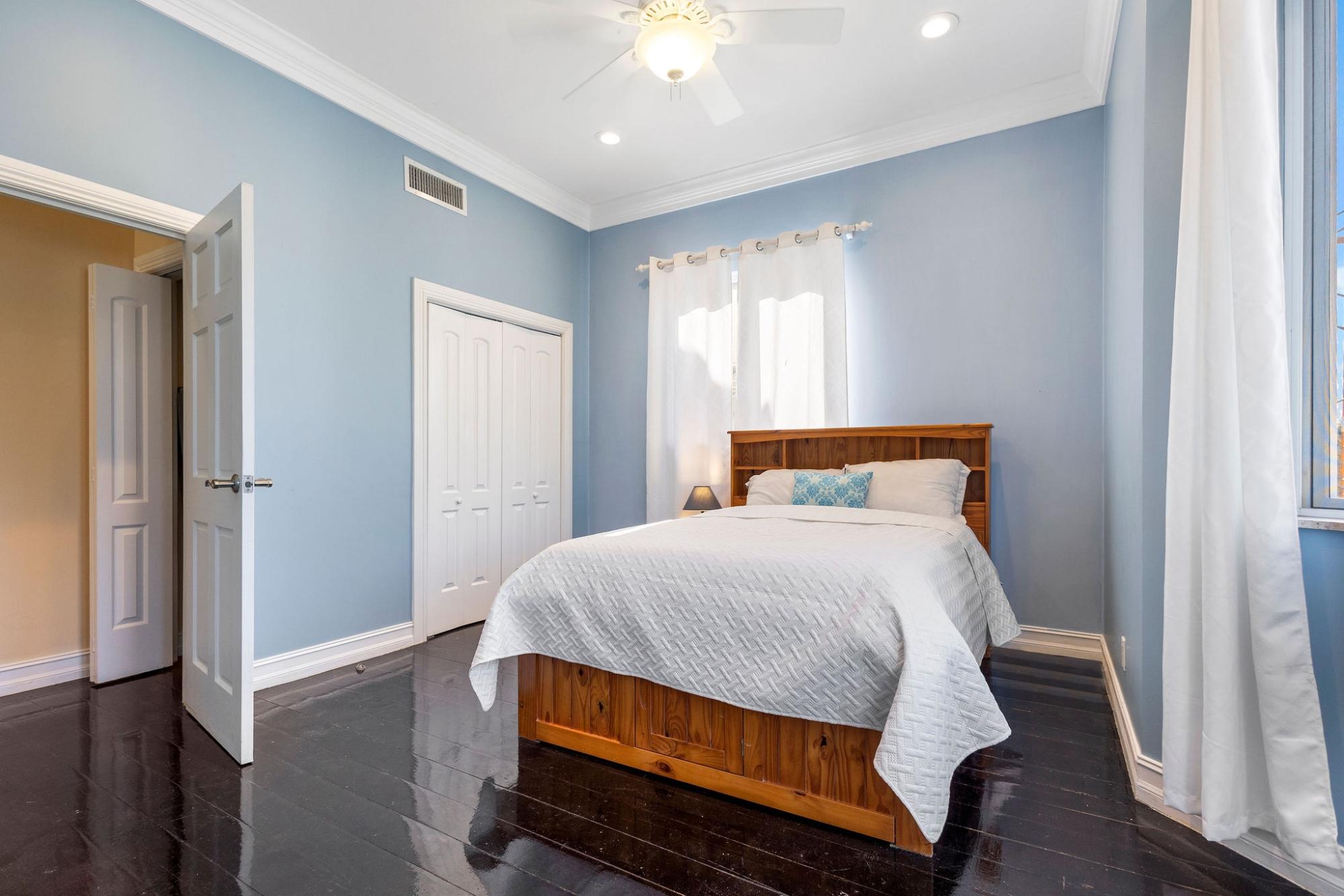 4 DUNMORE CT  SOUTH OCEAN