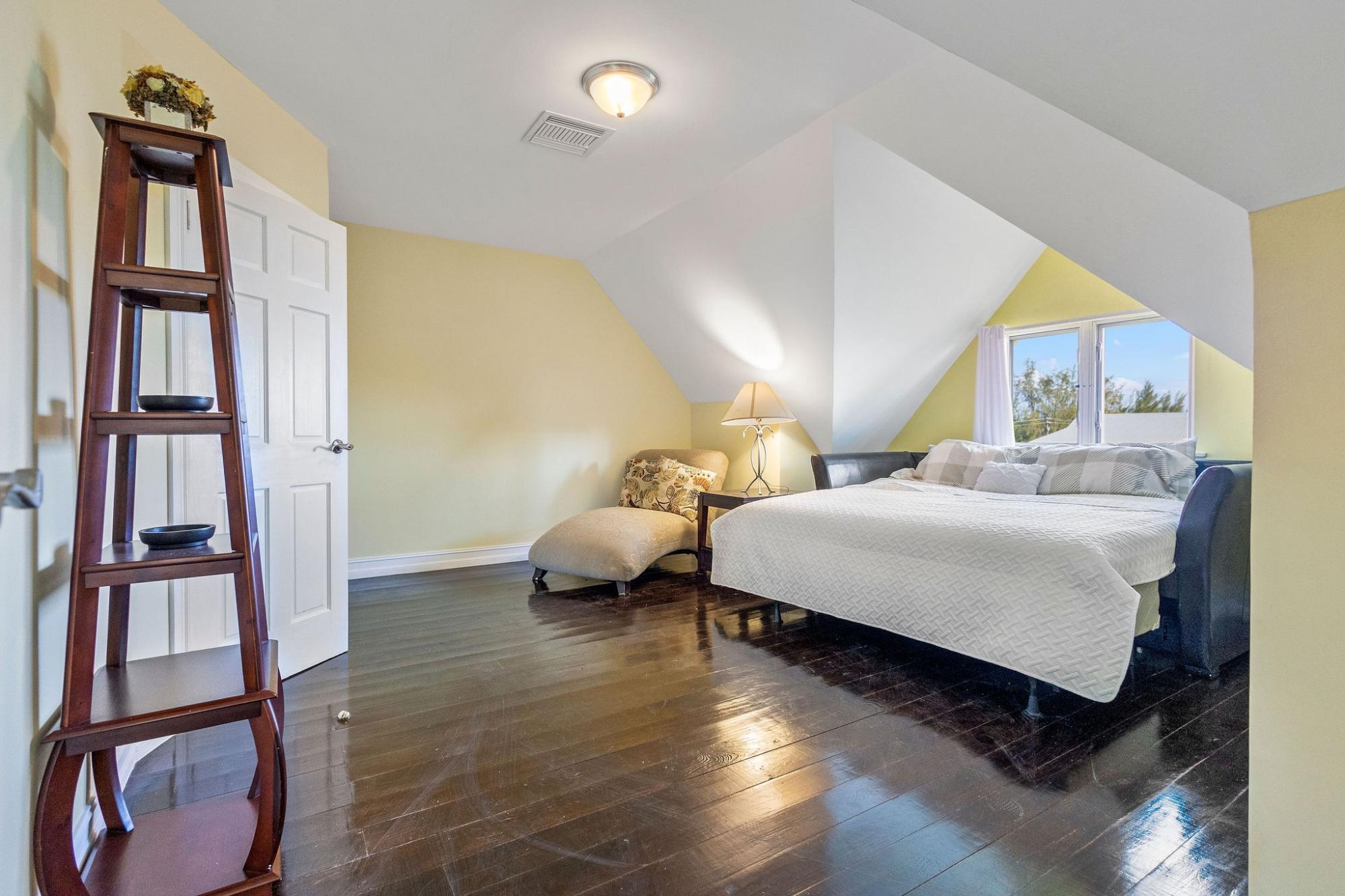 4 DUNMORE CT  SOUTH OCEAN