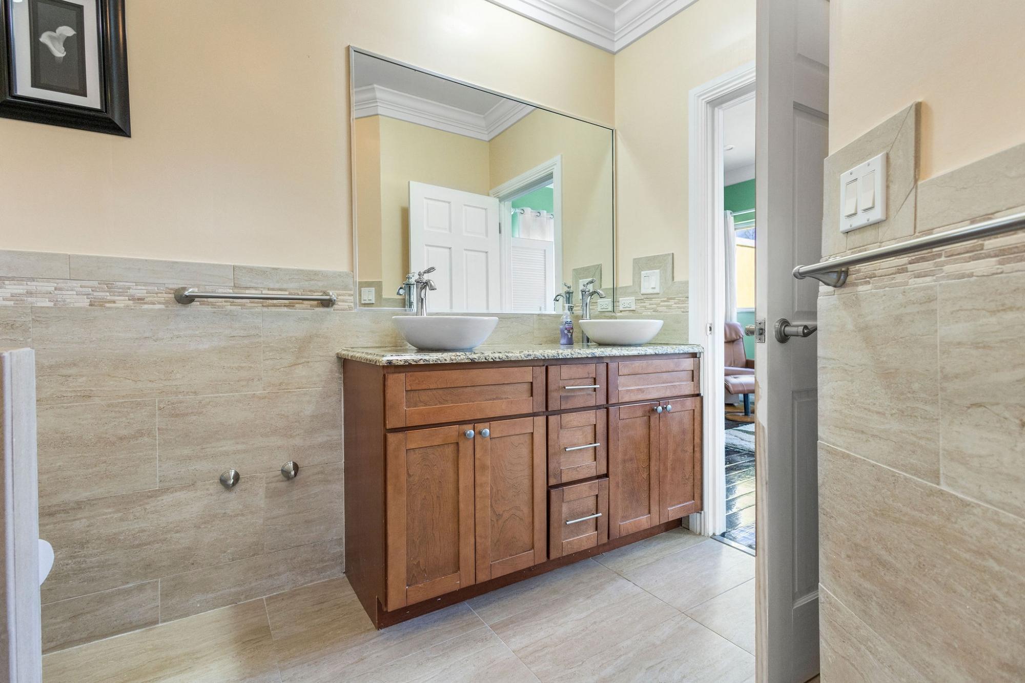 4 DUNMORE CT  SOUTH OCEAN