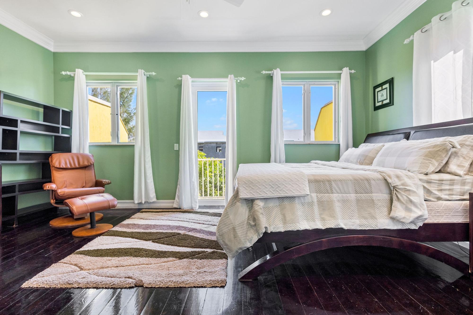 4 DUNMORE CT  SOUTH OCEAN