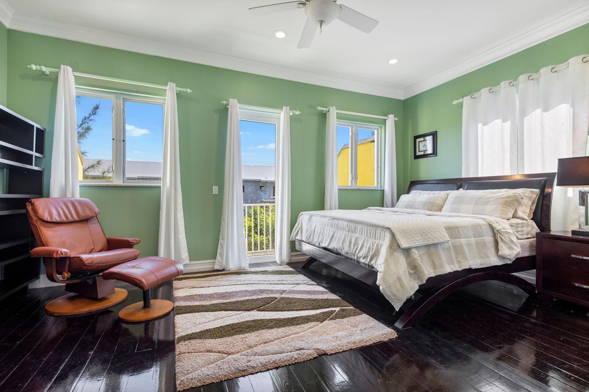 4 DUNMORE CT  SOUTH OCEAN