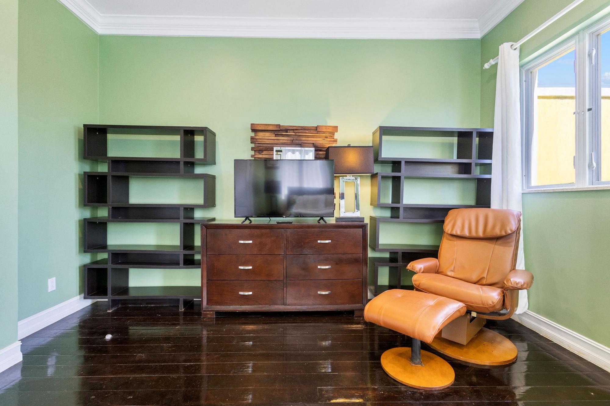 4 DUNMORE CT  SOUTH OCEAN