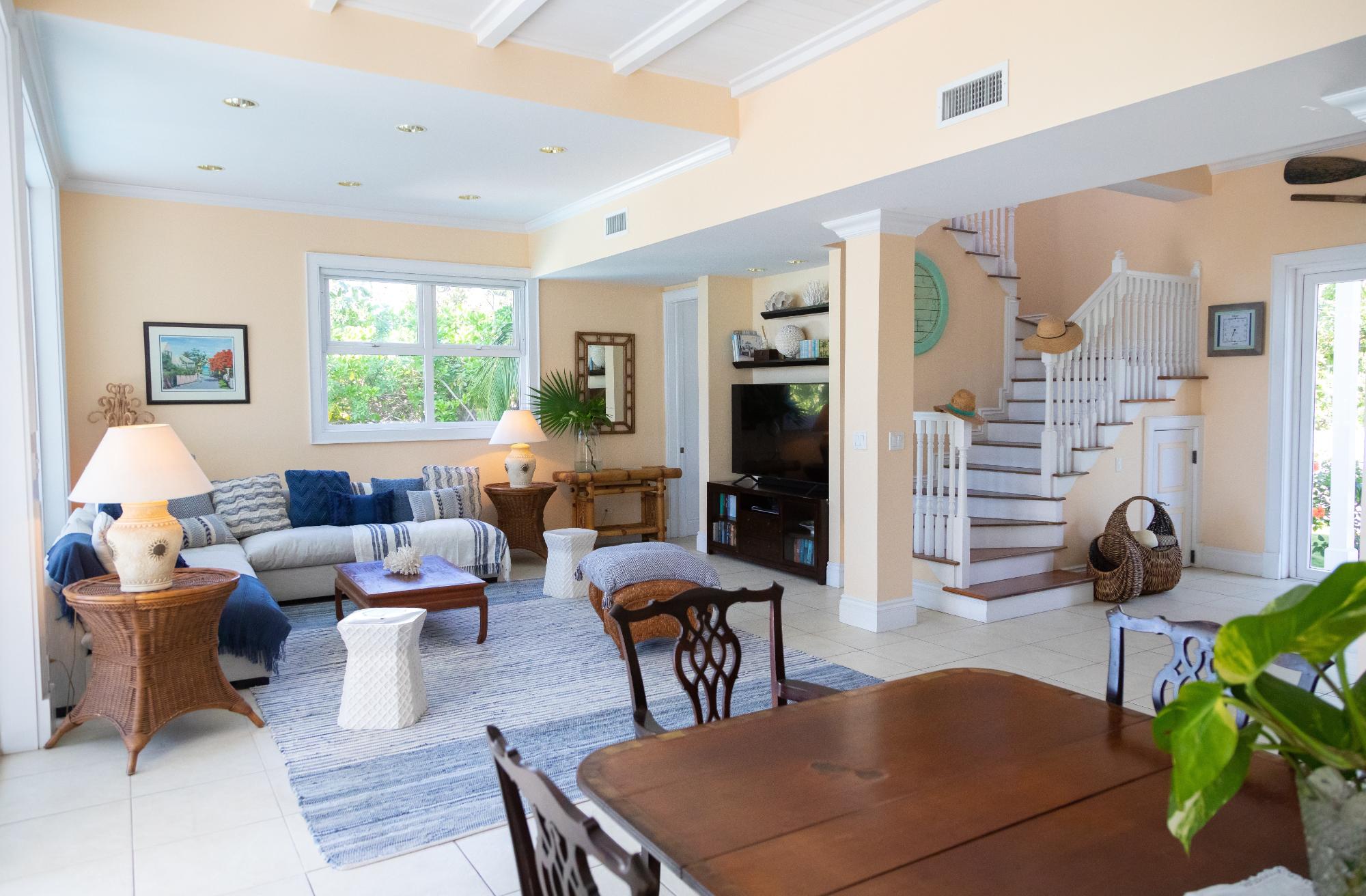 WATERFRONT HOME W/DOCKS