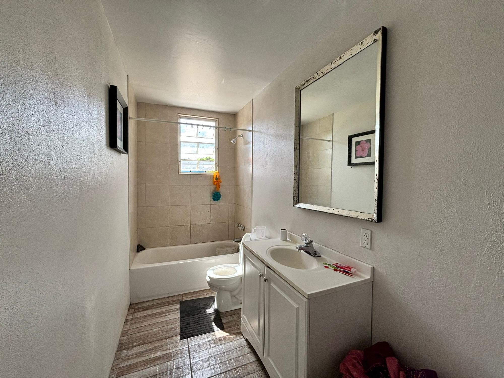 KIM’S CRESCENT, BAILLOU H