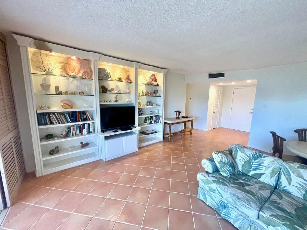 SILVER POINT CONDOMINIUM