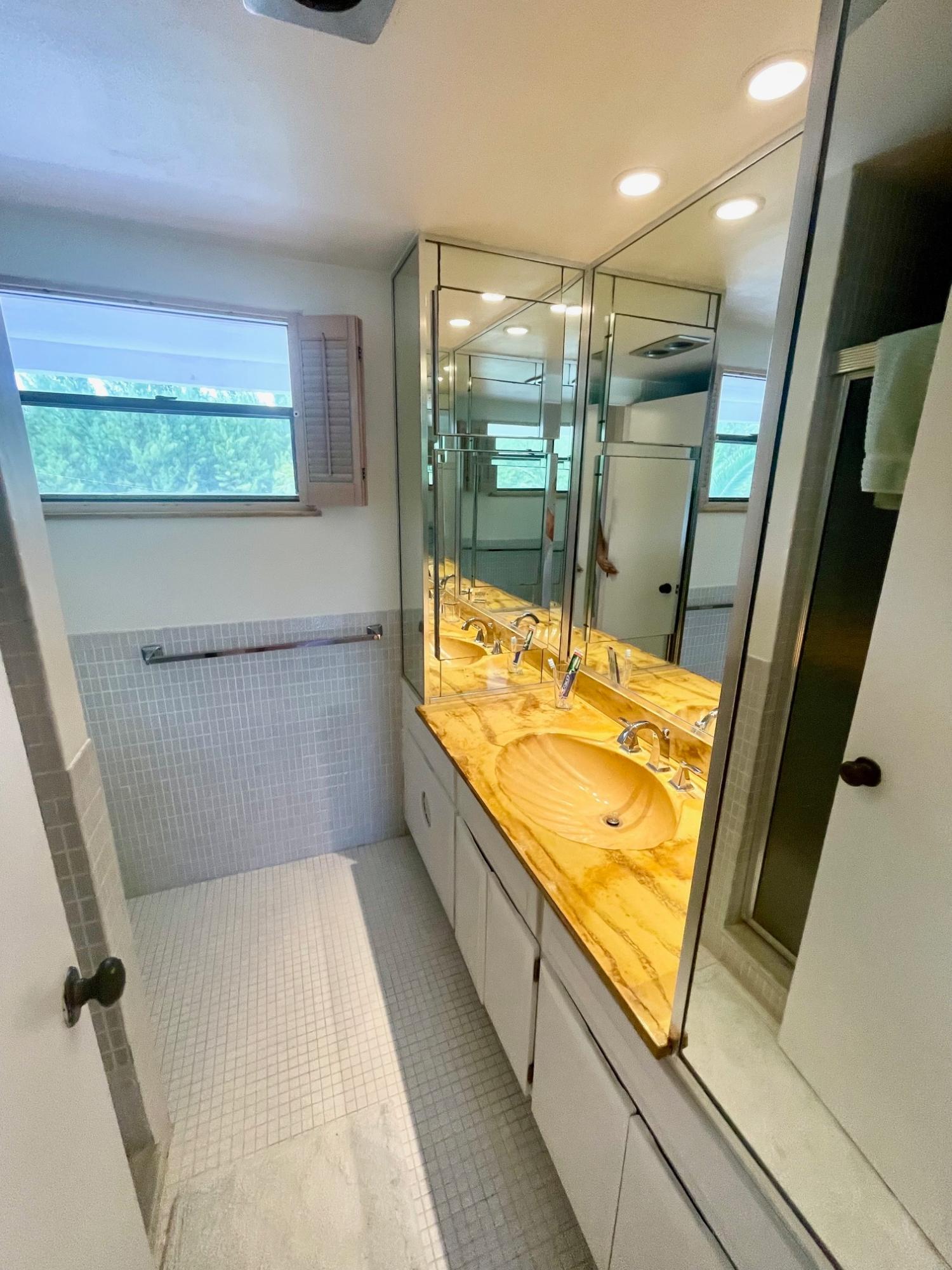 SILVER POINT CONDOMINIUM