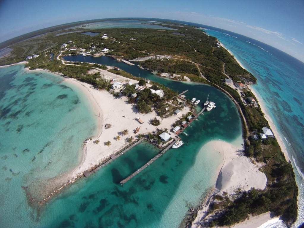 BEACHFRONT LOT, RUM CAY