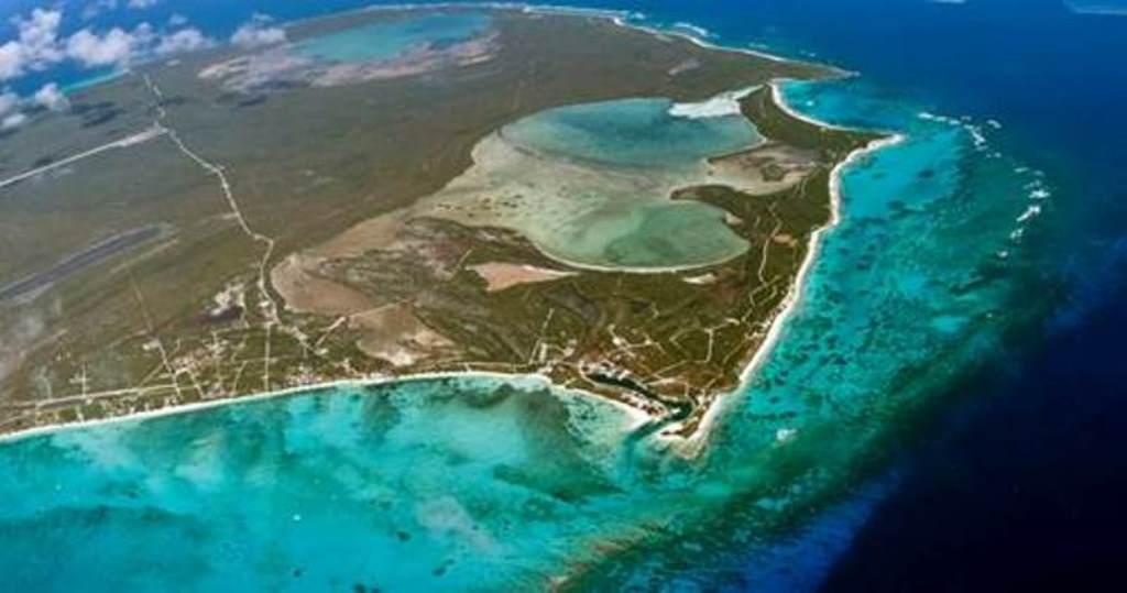 BEACHFRONT LOT, RUM CAY