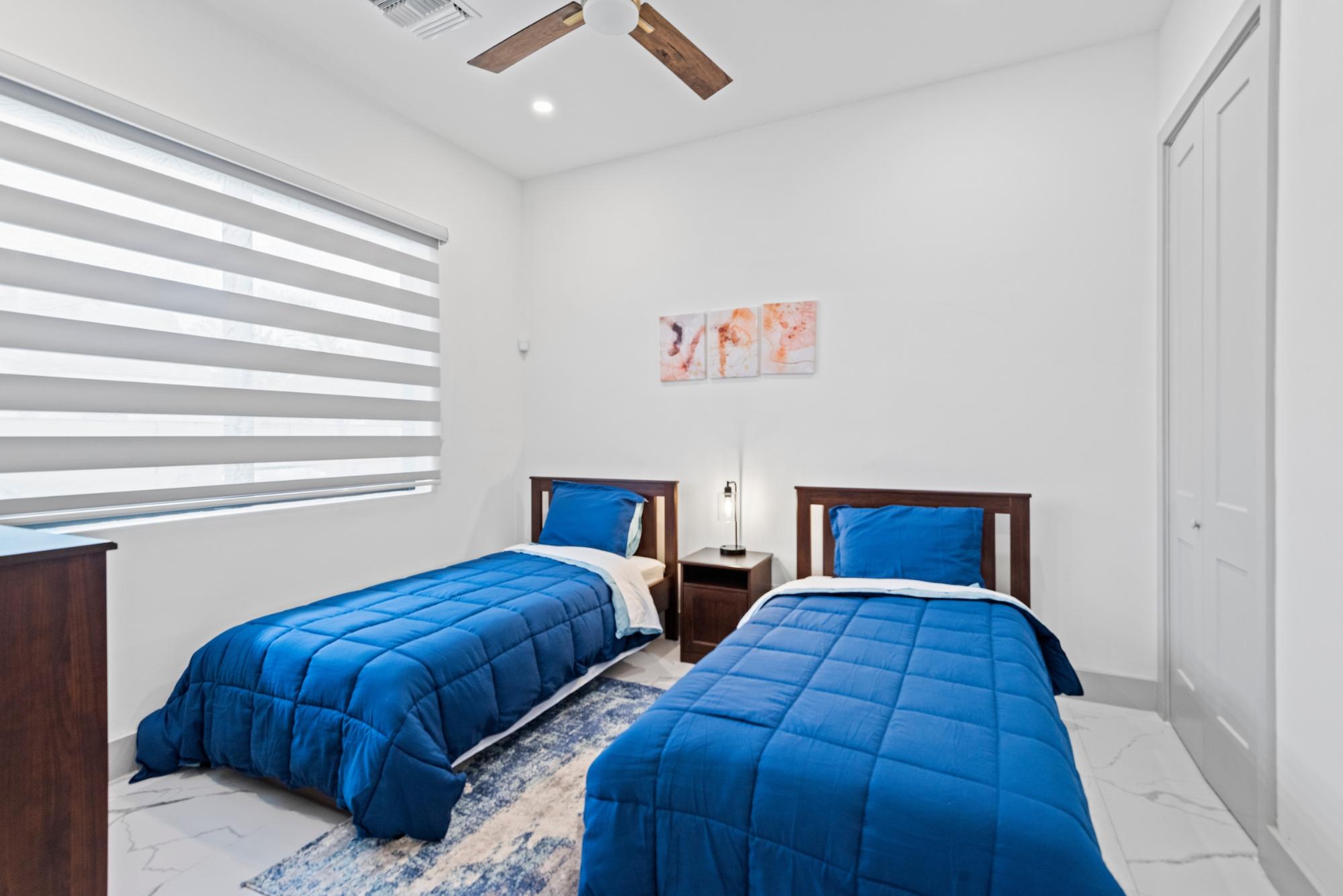 FOXVIEW CONDOMINIUM