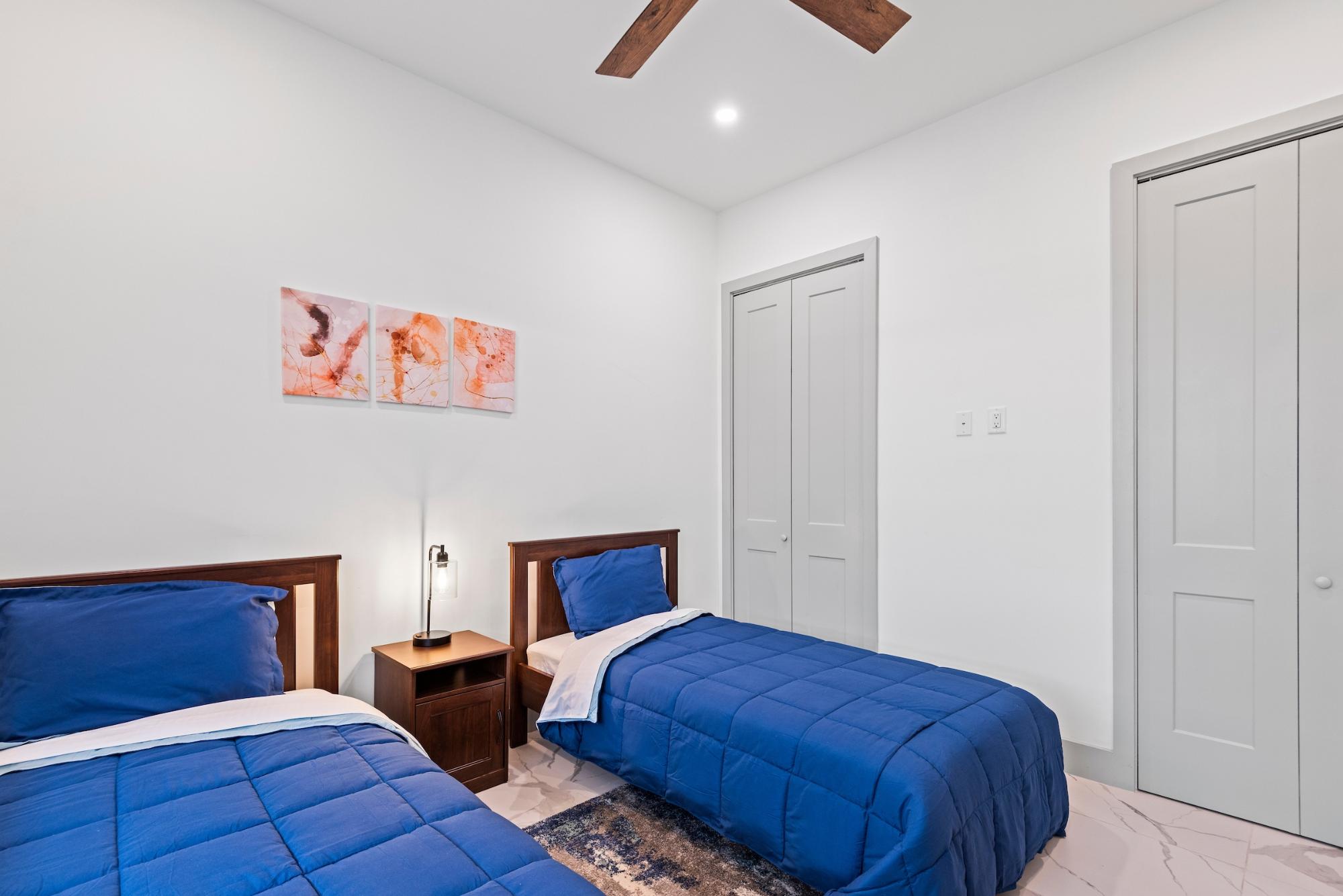 FOXVIEW CONDOMINIUM