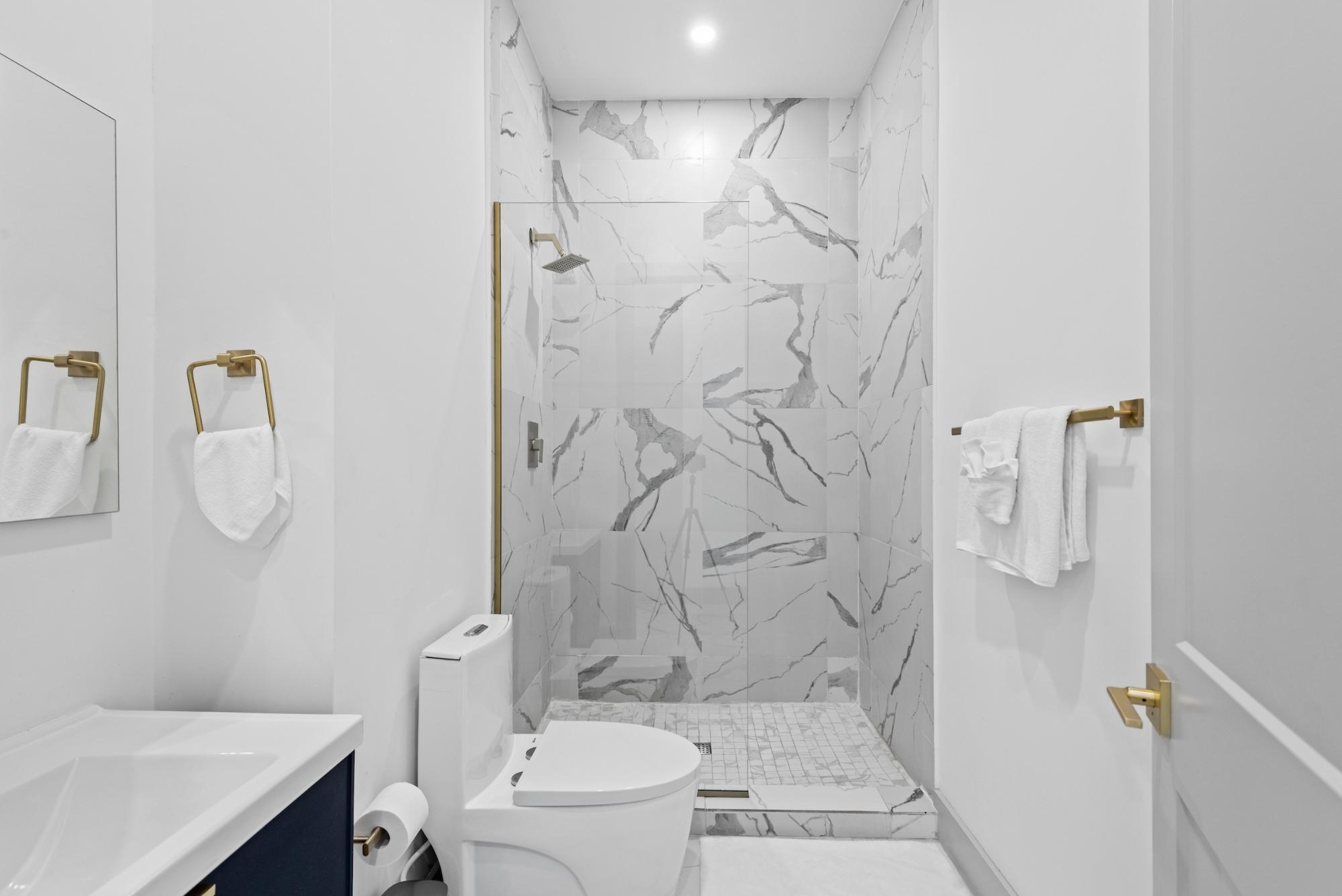 FOXVIEW CONDOMINIUM