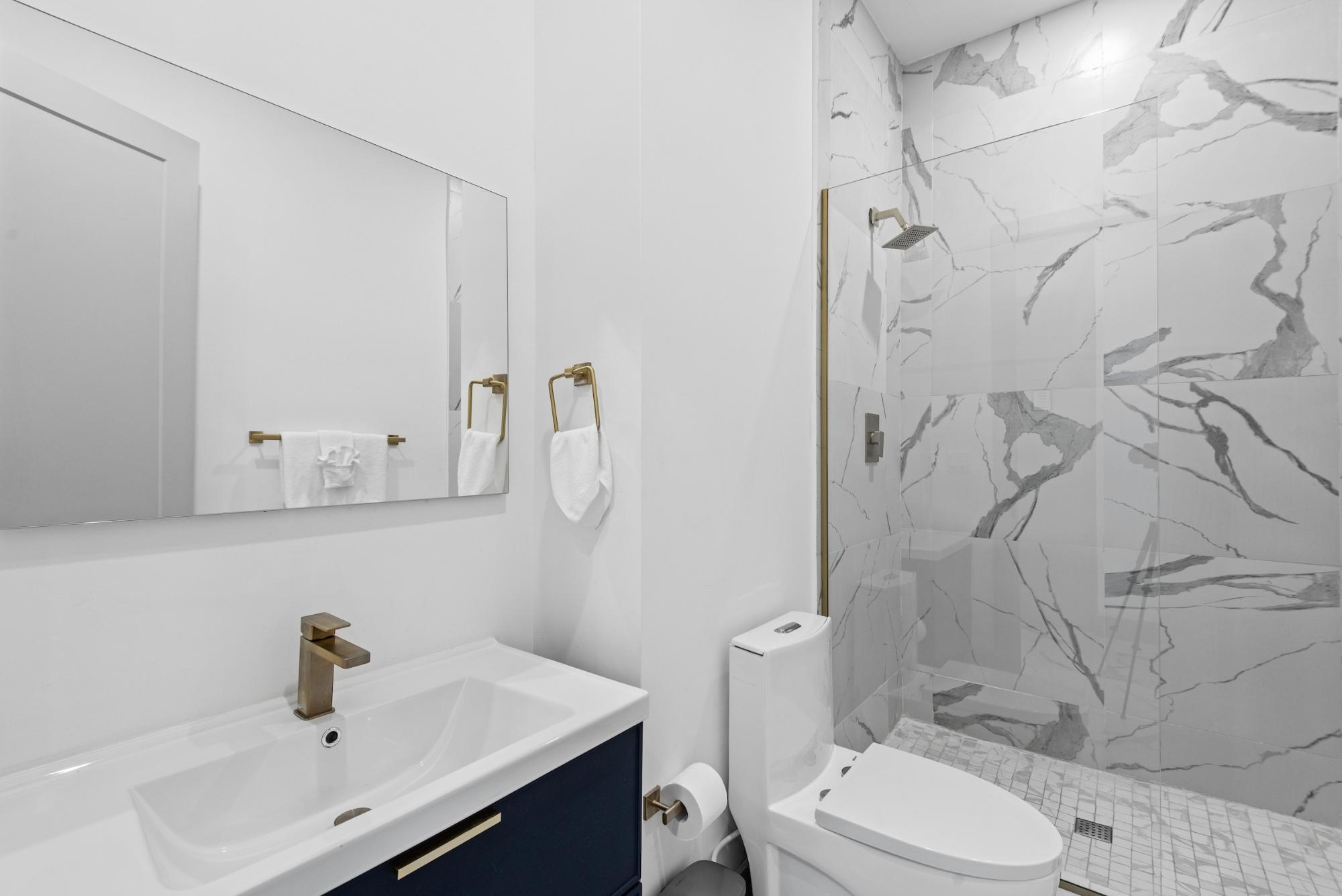 FOXVIEW CONDOMINIUM