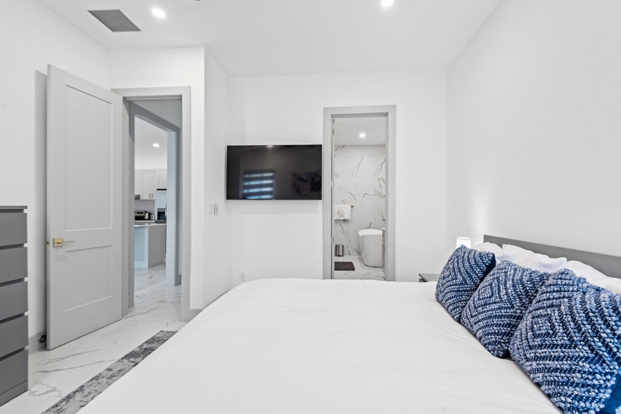 FOXVIEW CONDOMINIUM