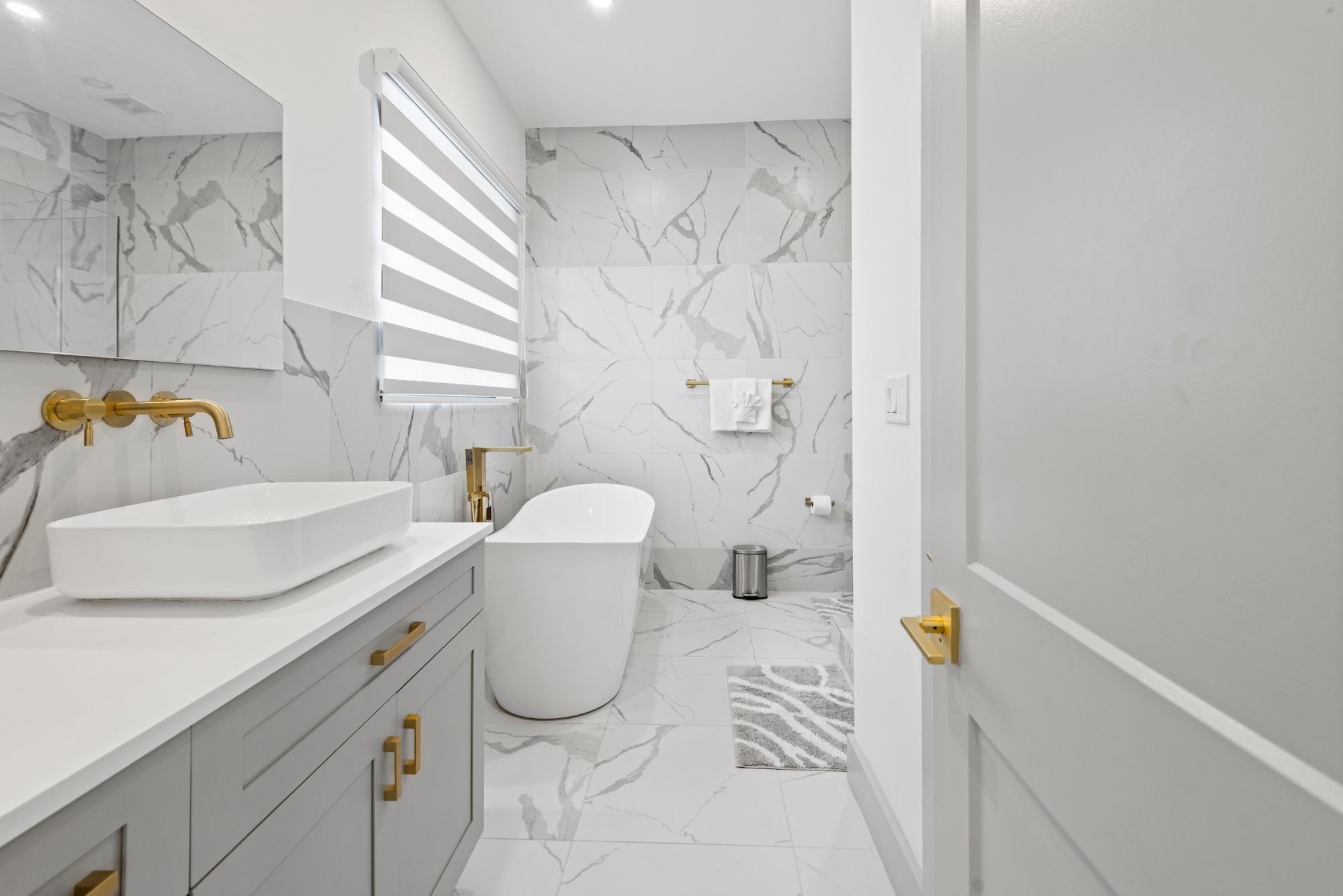 FOXVIEW CONDOMINIUM