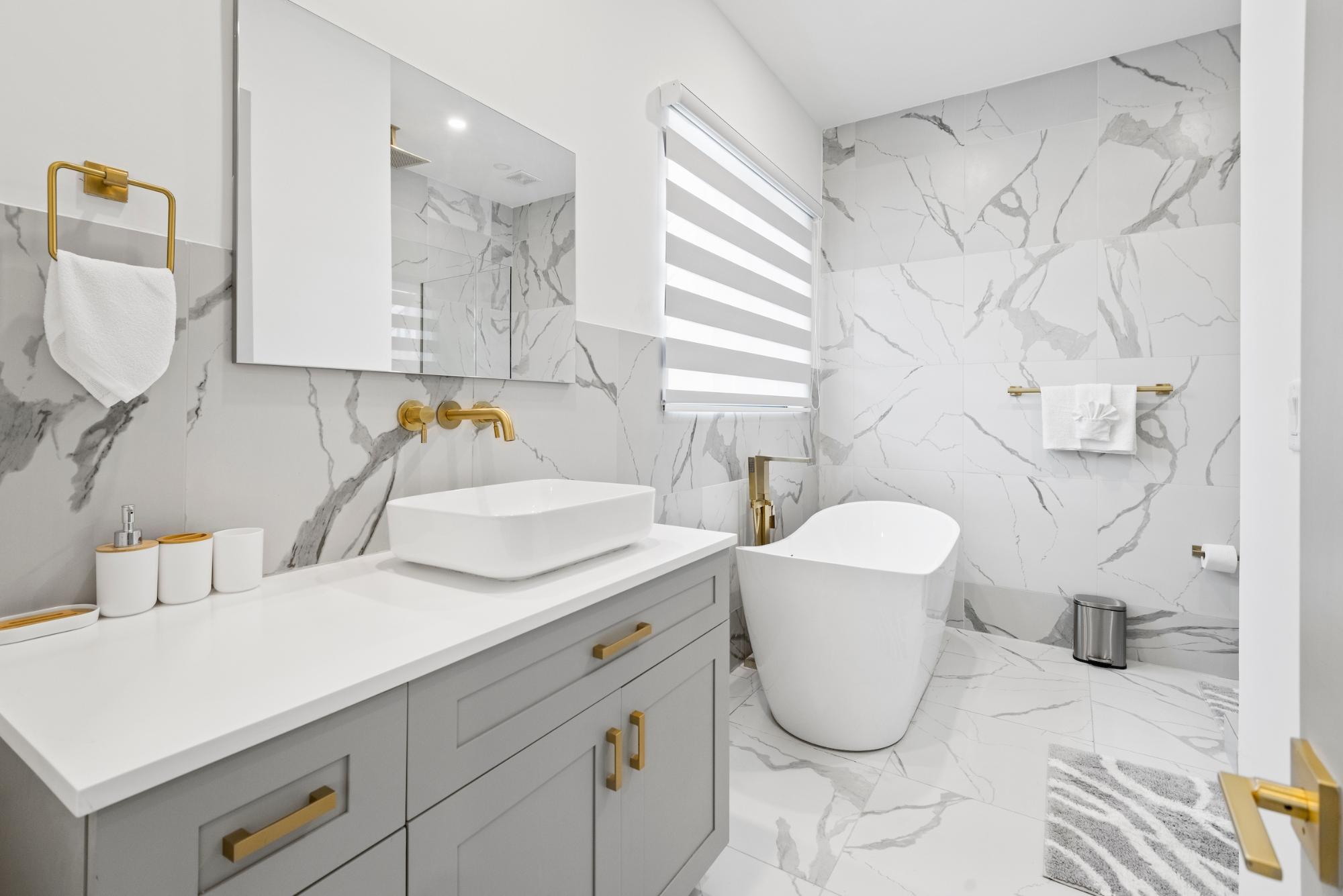 FOXVIEW CONDOMINIUM
