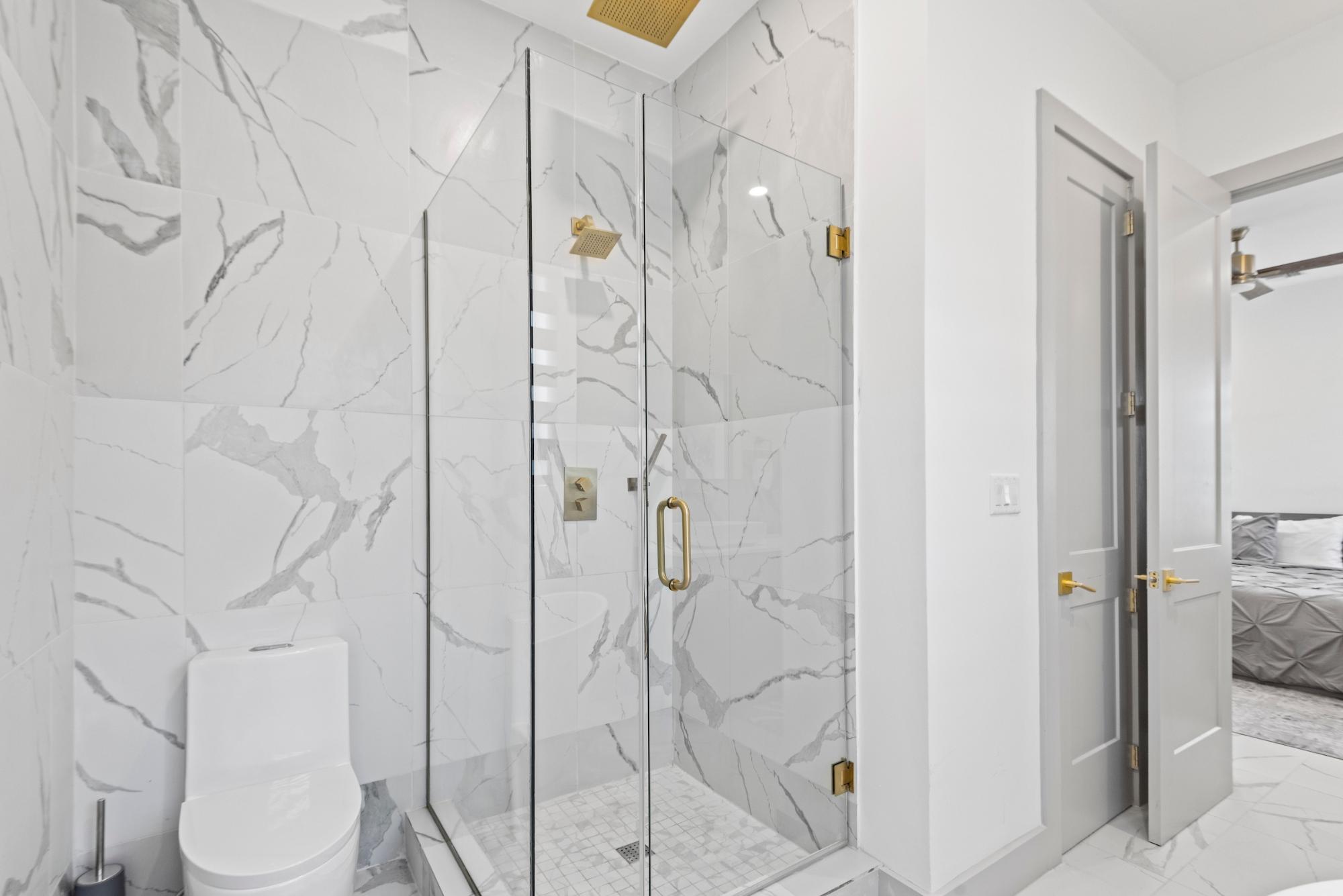 FOXVIEW CONDOMINIUM