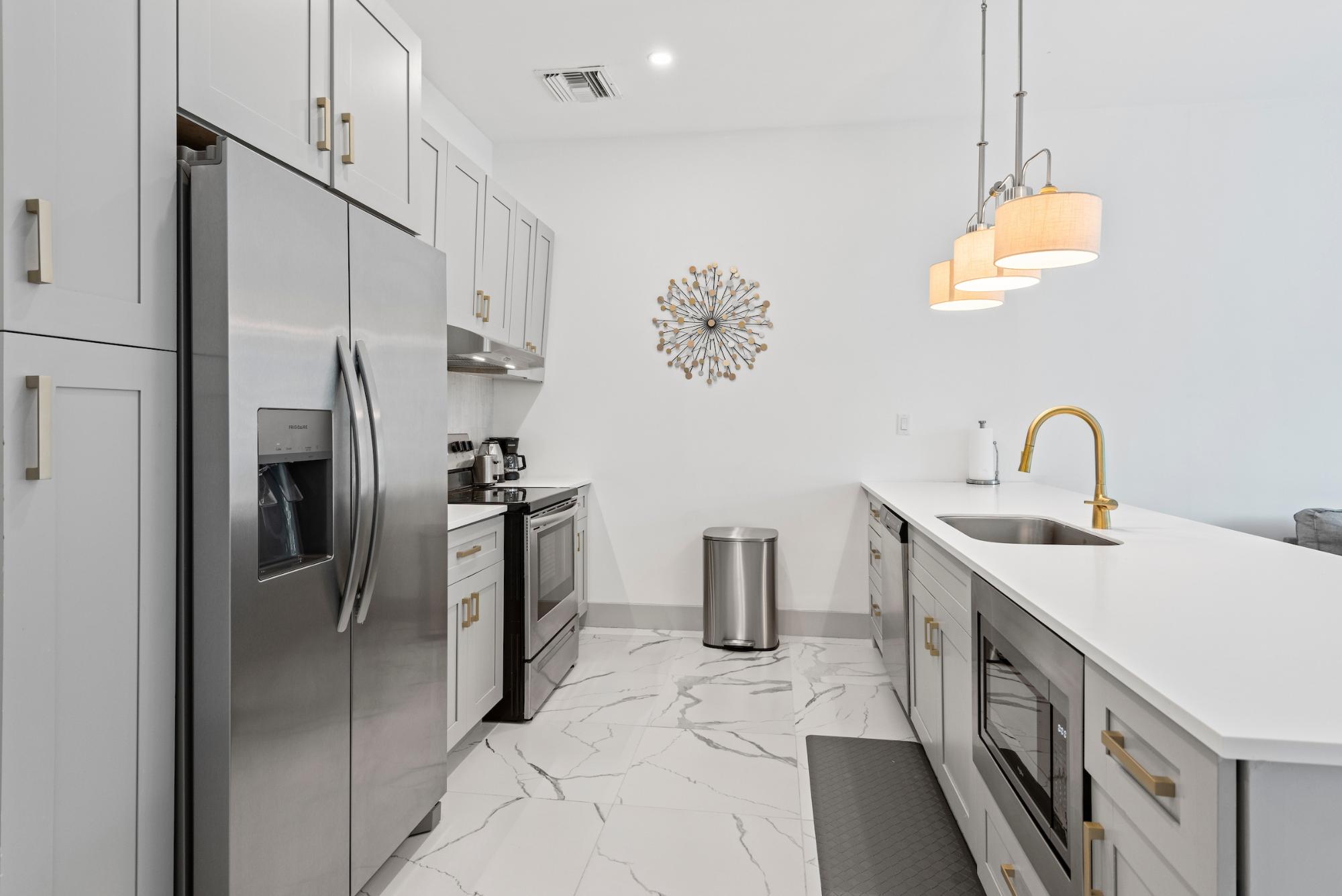 FOXVIEW CONDOMINIUM