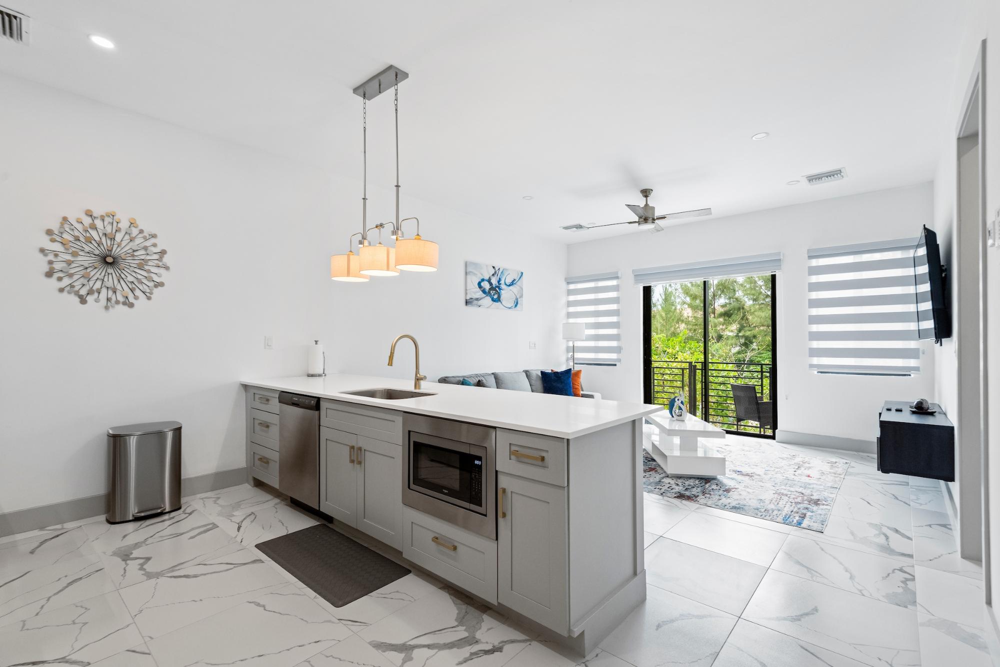 FOXVIEW CONDOMINIUM