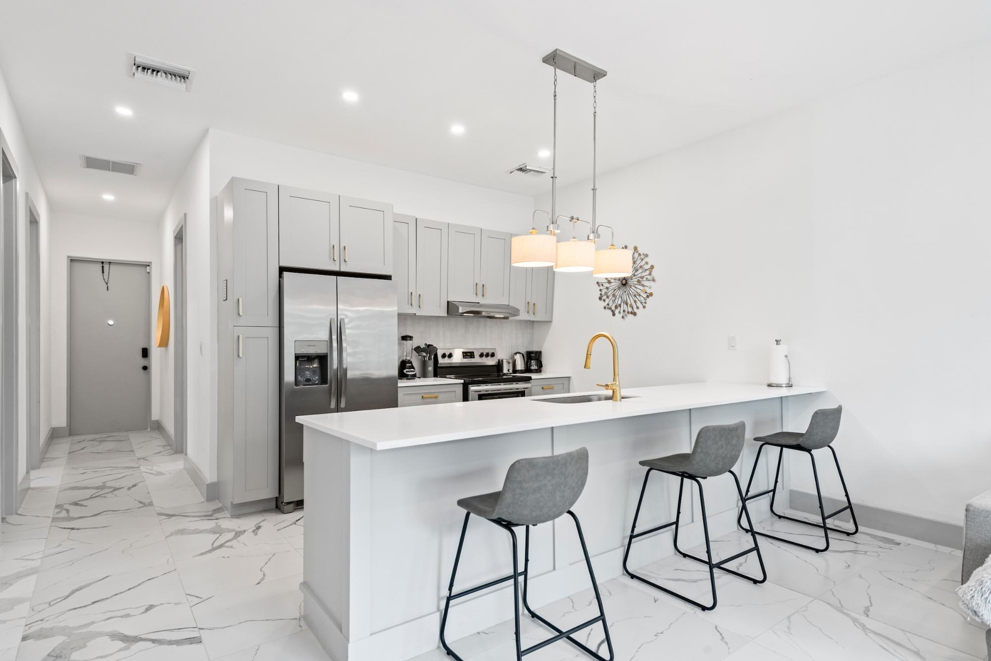 FOXVIEW CONDOMINIUM