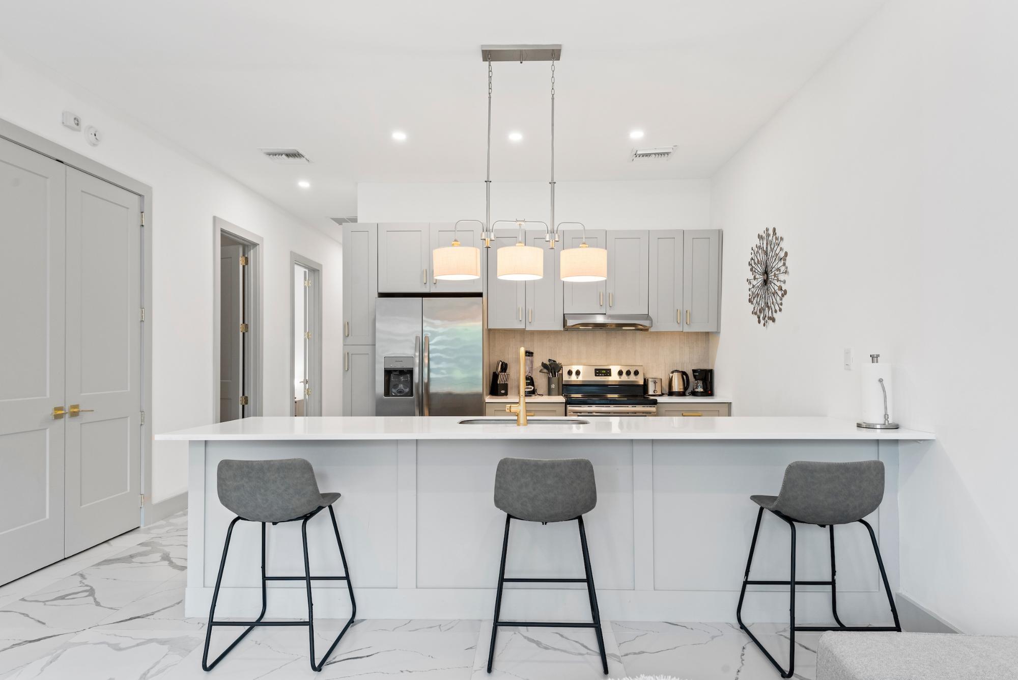 FOXVIEW CONDOMINIUM