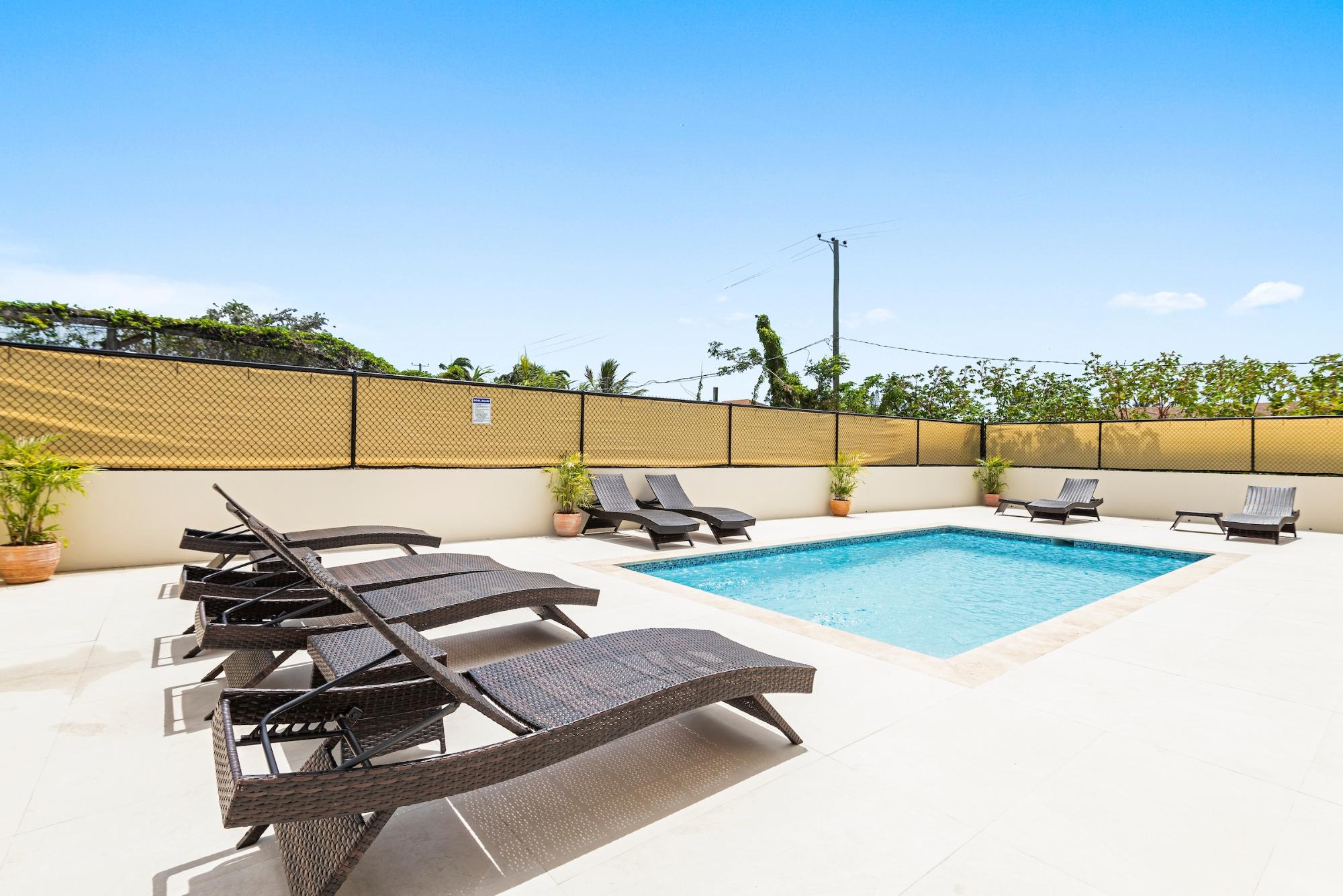 FOXVIEW CONDOMINIUM
