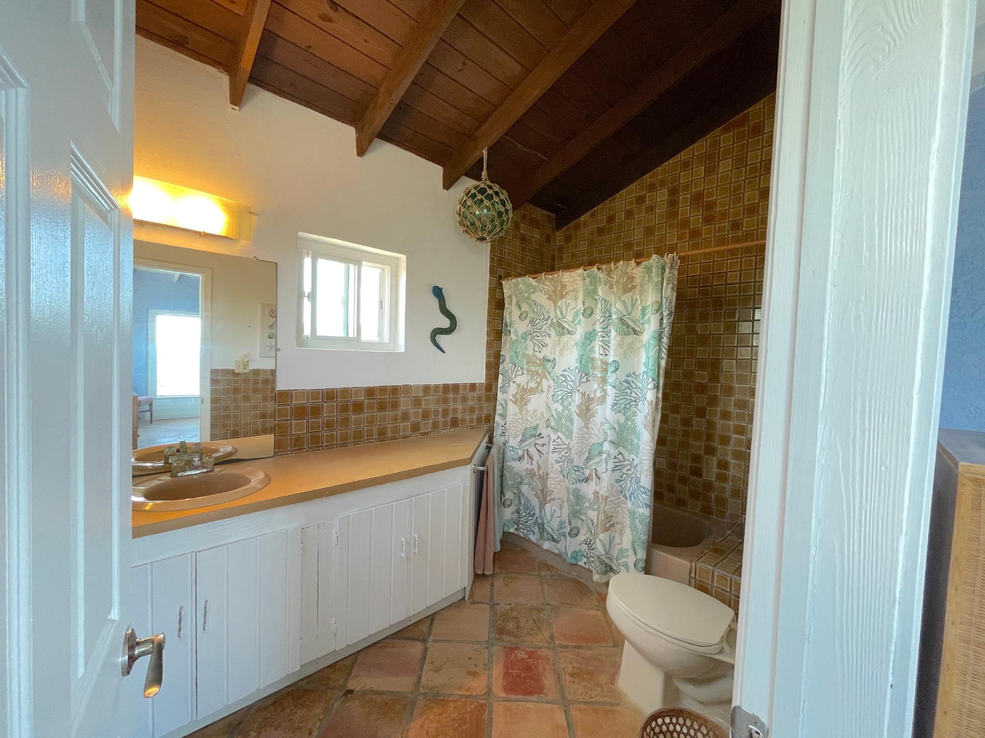 2/2 OCEANFRONT HOME