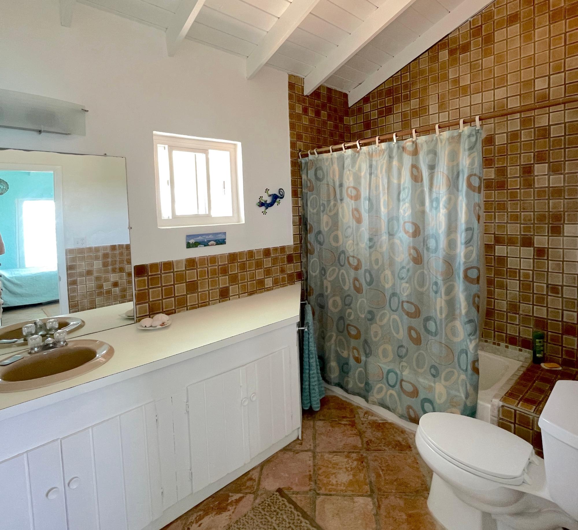 2/2 OCEANFRONT HOME