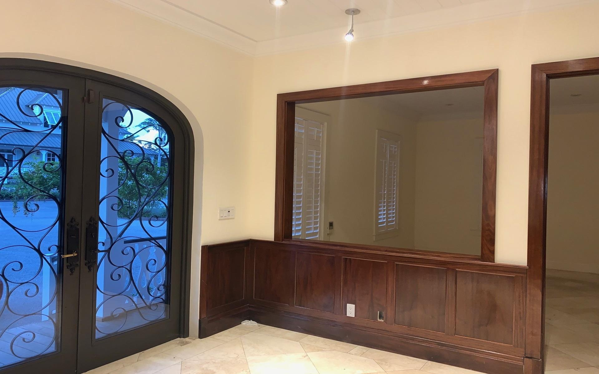 PINEAPPLE HOUSE