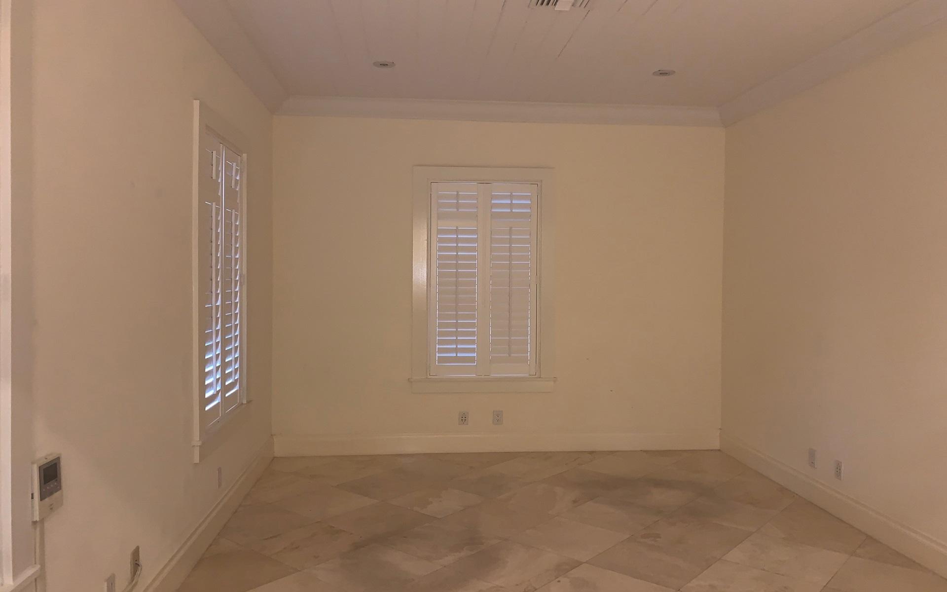 PINEAPPLE HOUSE