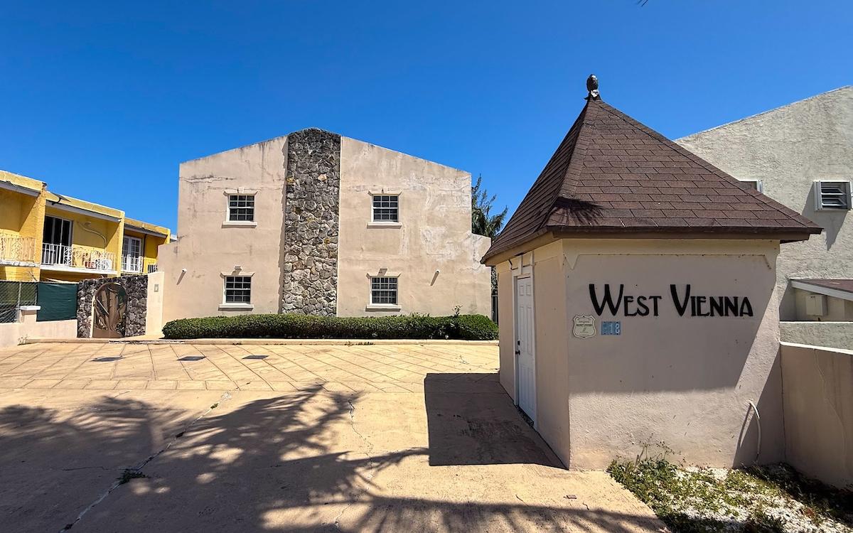 WEST VIENNA HAMPTON