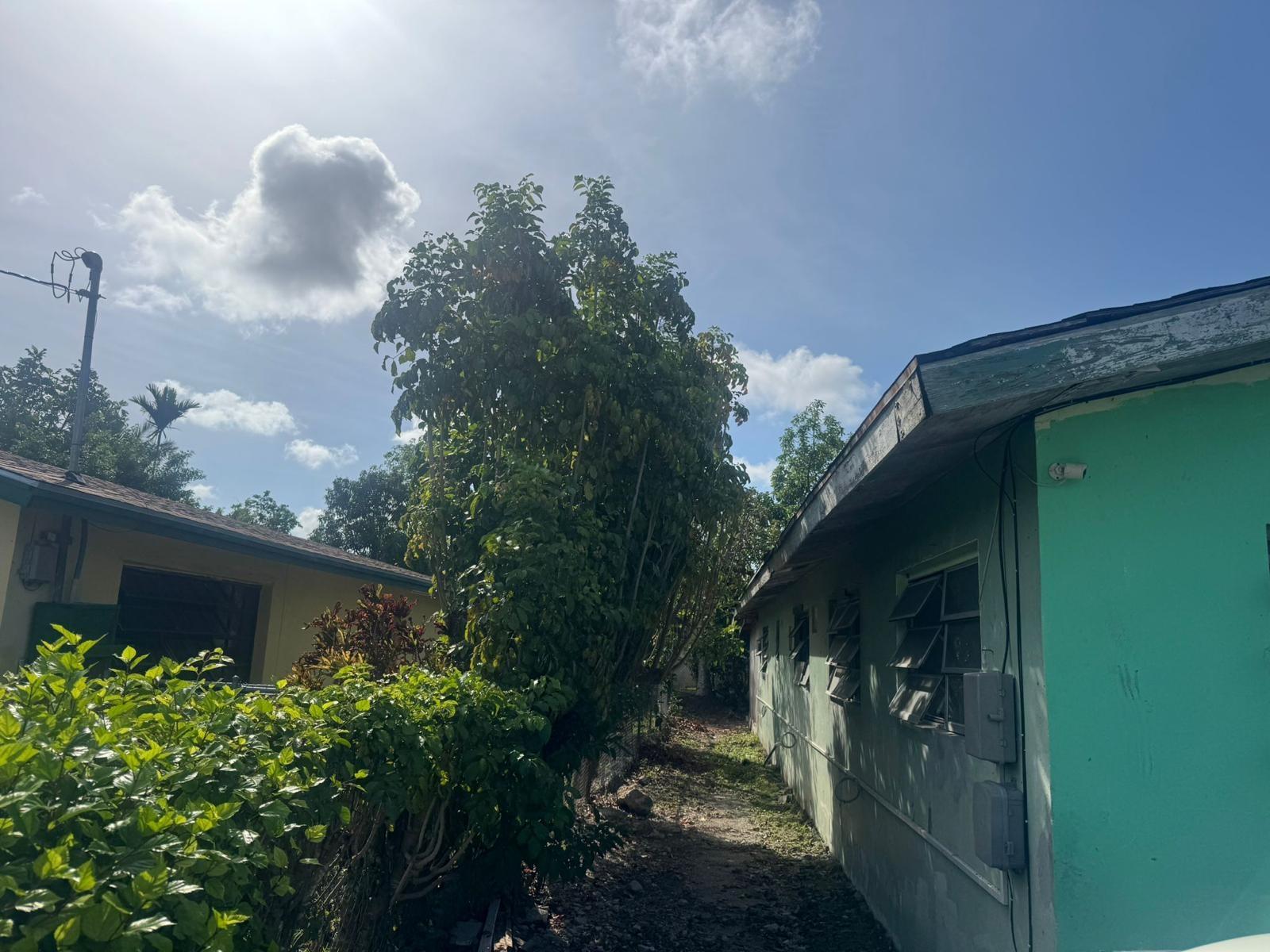 SAMANTHA DRIVE, MARATHON