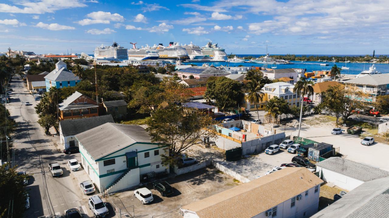 72 Harding Lee Build