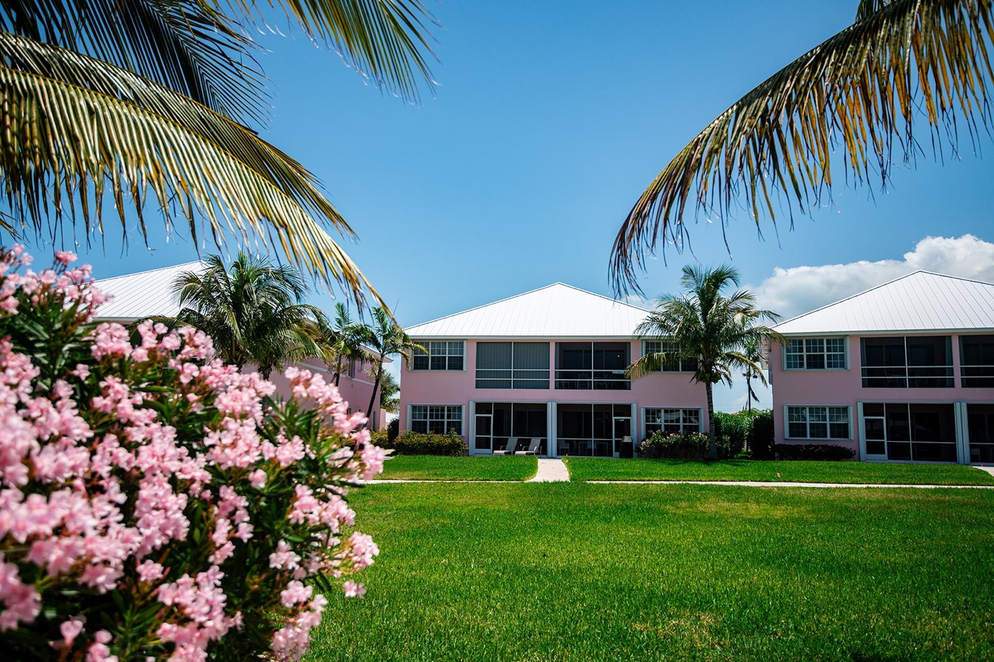 BAHAMA BEACH CLUB 2079
