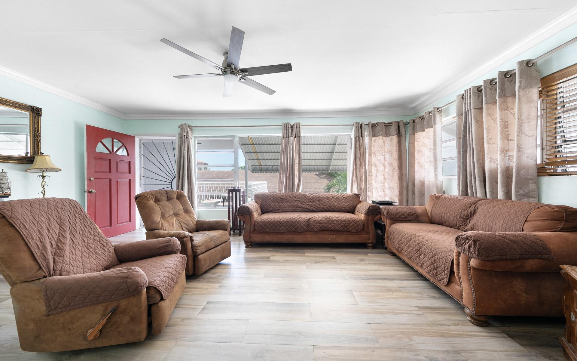 TRIPLEX NEAR PALMDALE