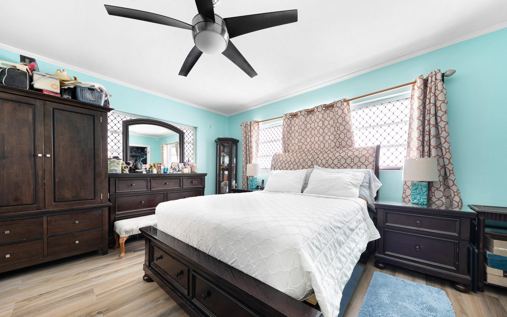 TRIPLEX NEAR PALMDALE