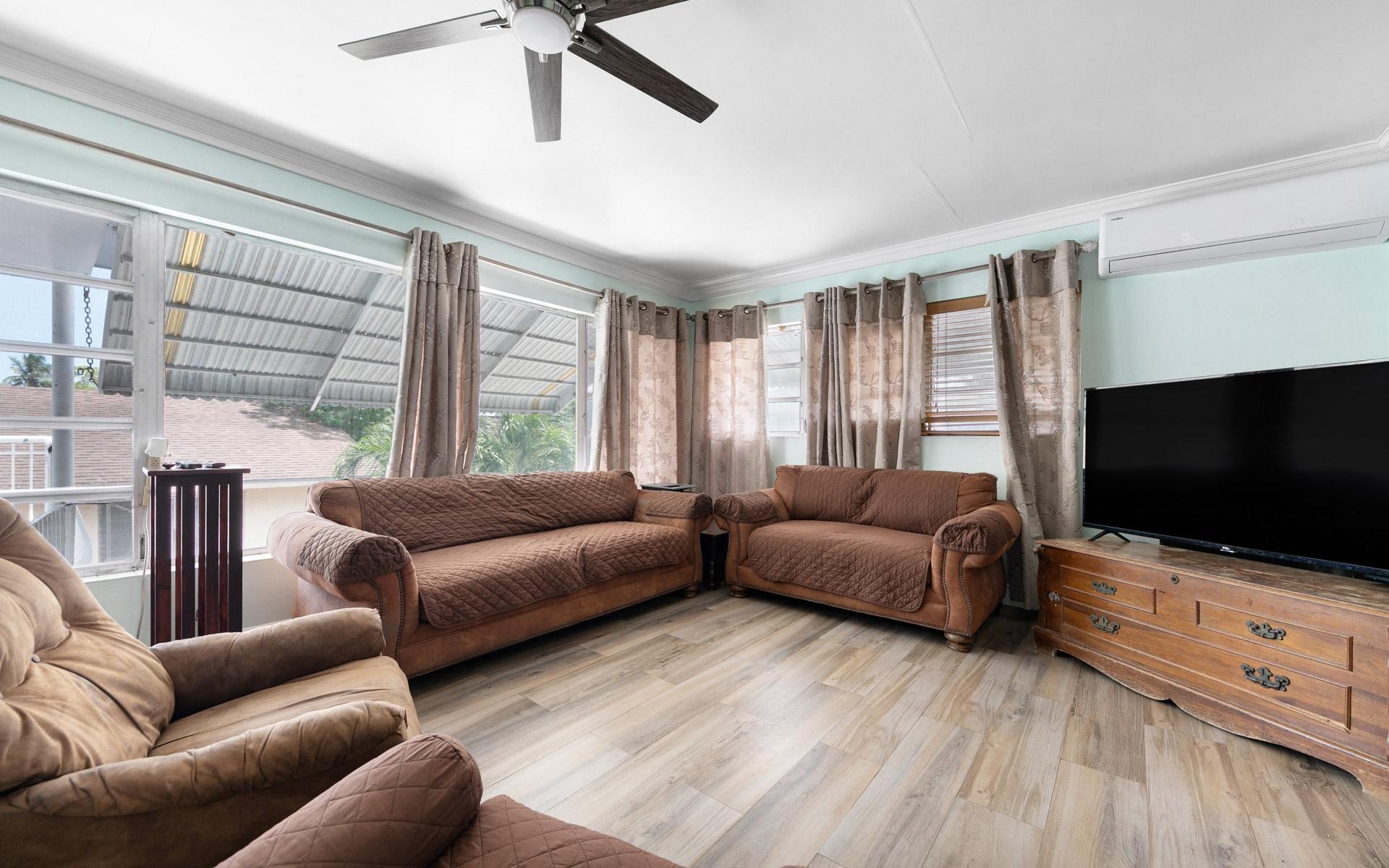 TRIPLEX NEAR PALMDALE