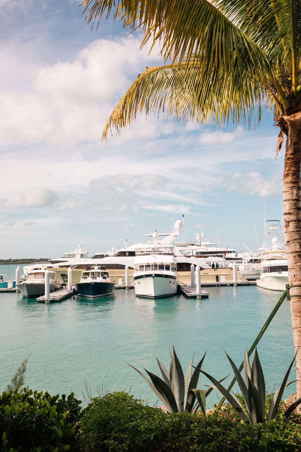 BRILAND CLUB & MARINA