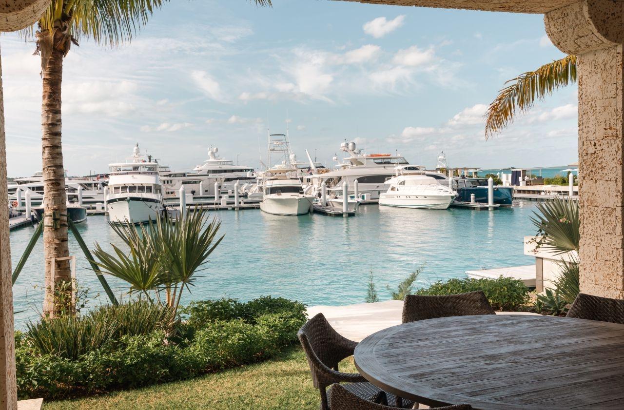 BRILAND CLUB & MARINA