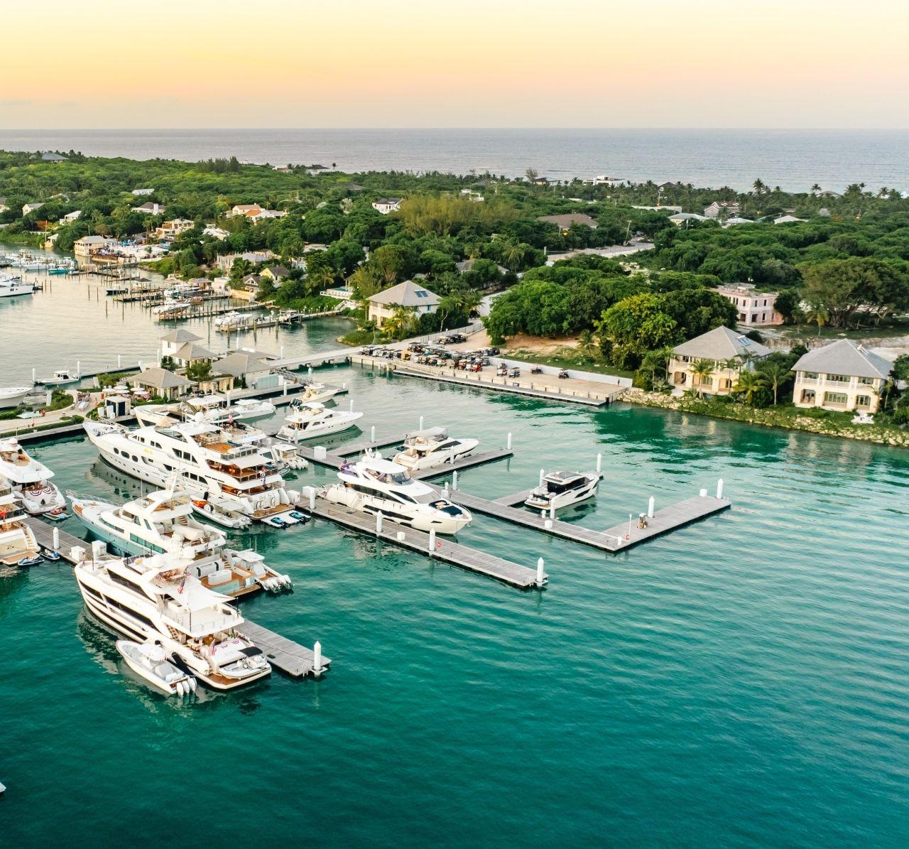 BRILAND CLUB & MARINA