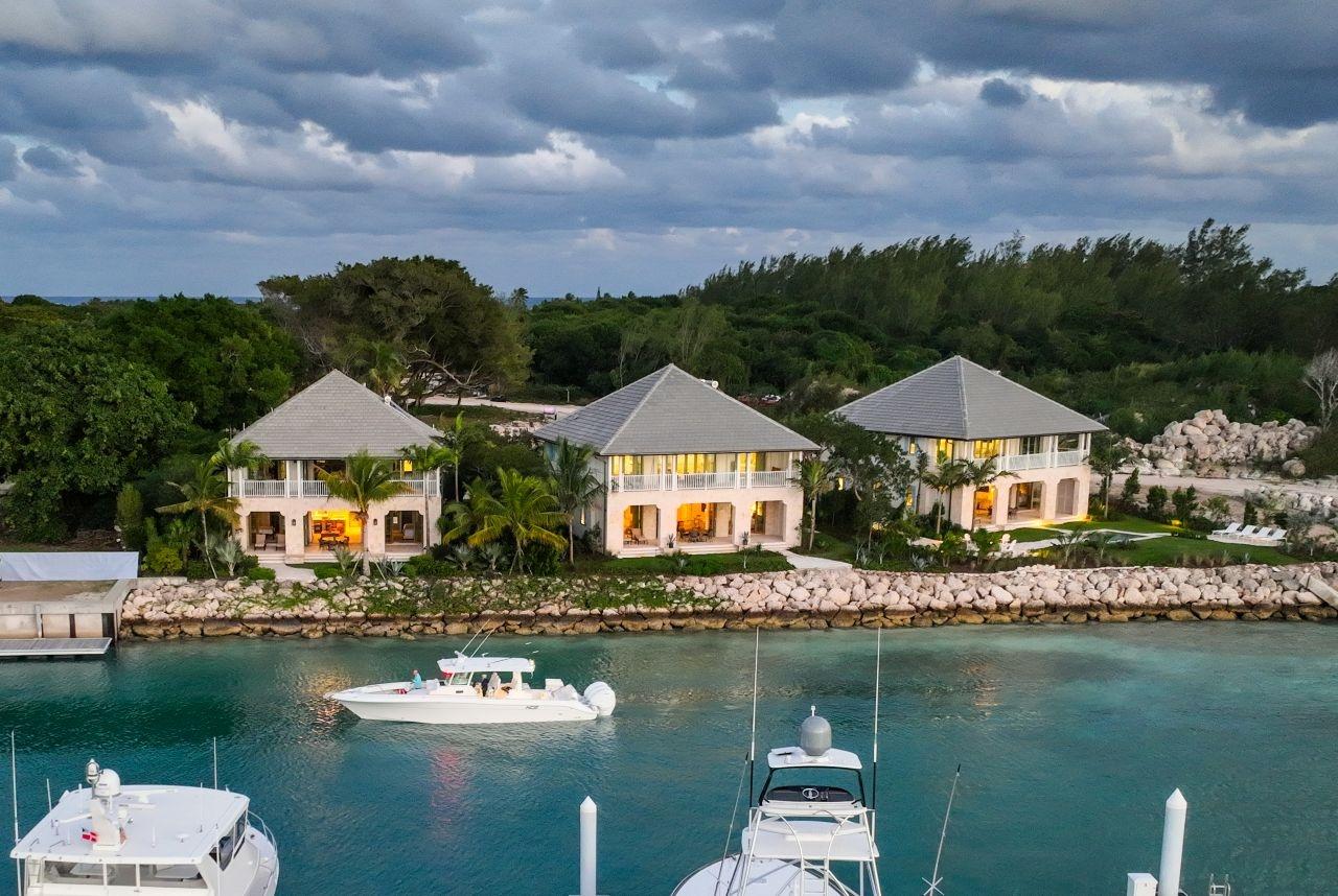 BRILAND CLUB & MARINA